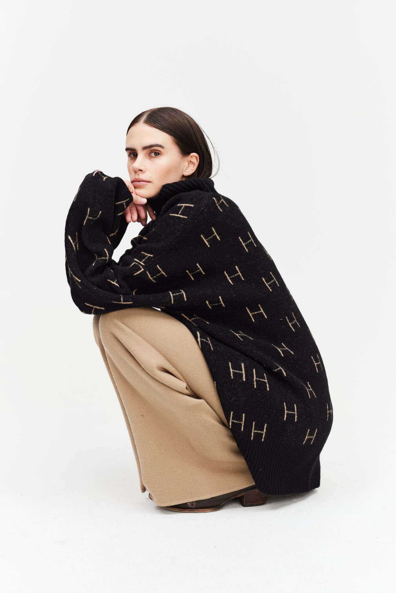 FAM Sweater Long in Black Sweater Hést