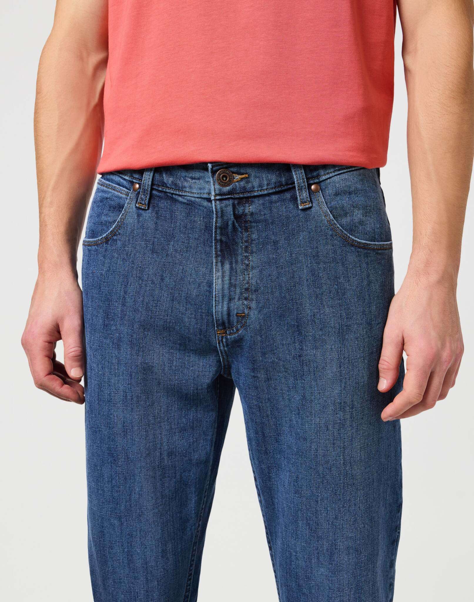 Authentic Straight in Mid Stone Jeans Wrangler