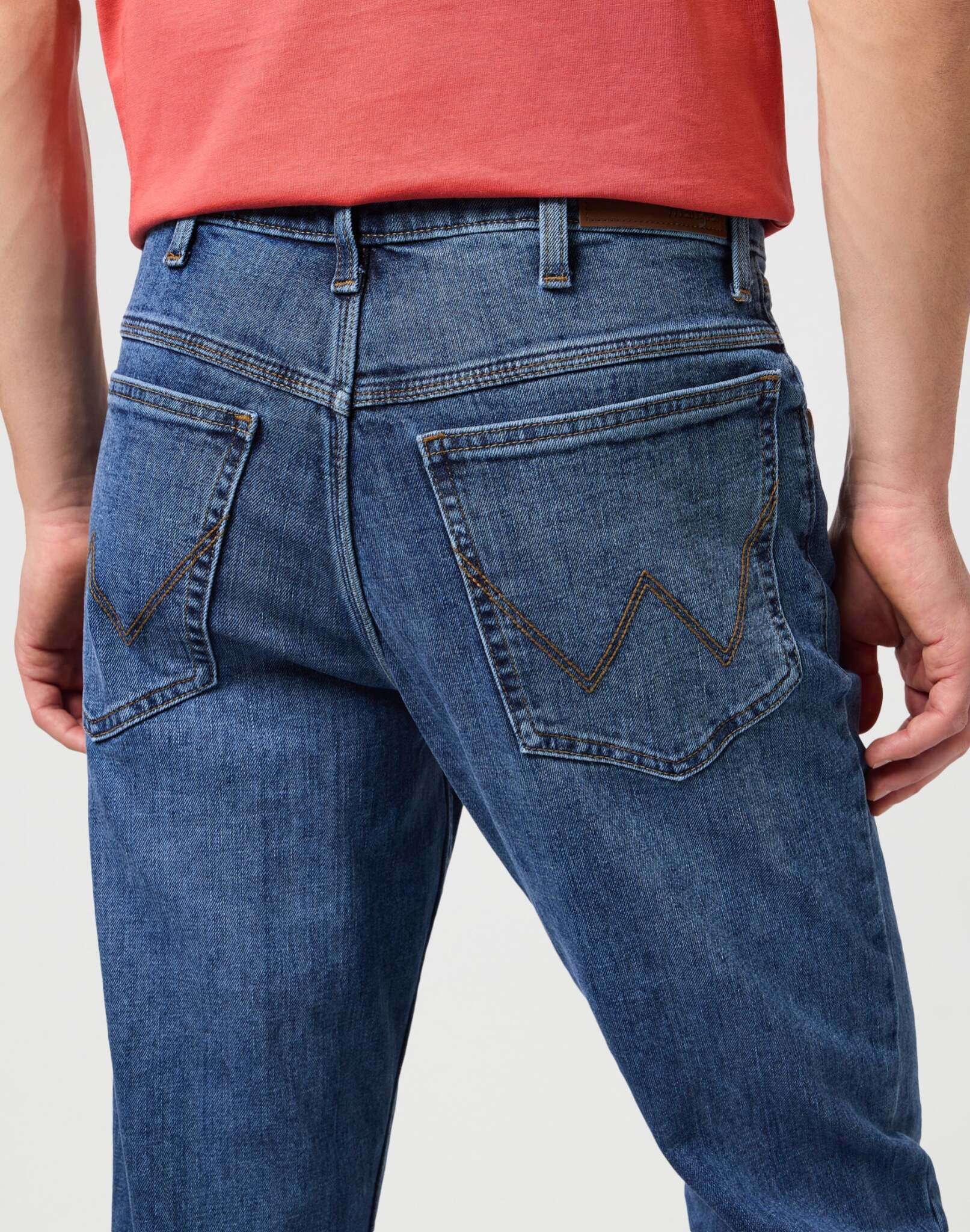 Authentic Straight in Mid Stone Jeans Wrangler