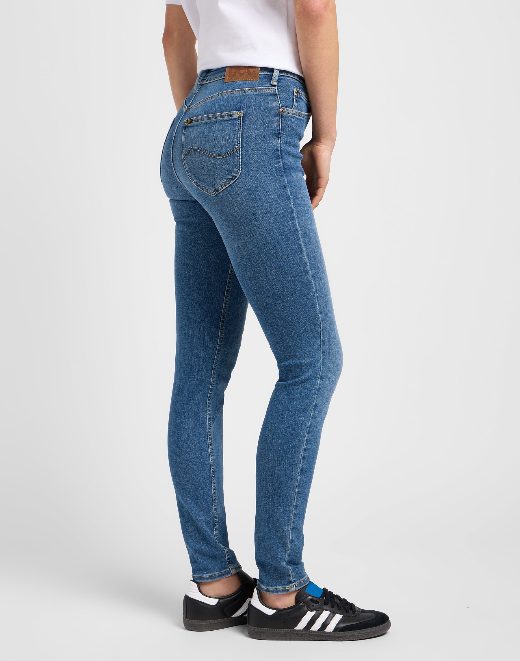 Foreverfit in Meteoric Jeans Lee
