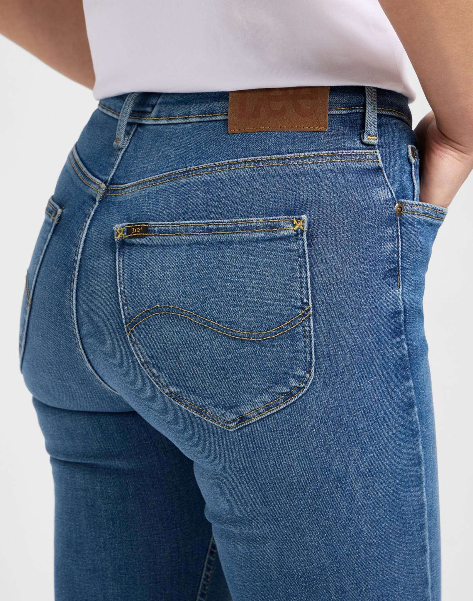 Foreverfit in Meteoric Jeans Lee