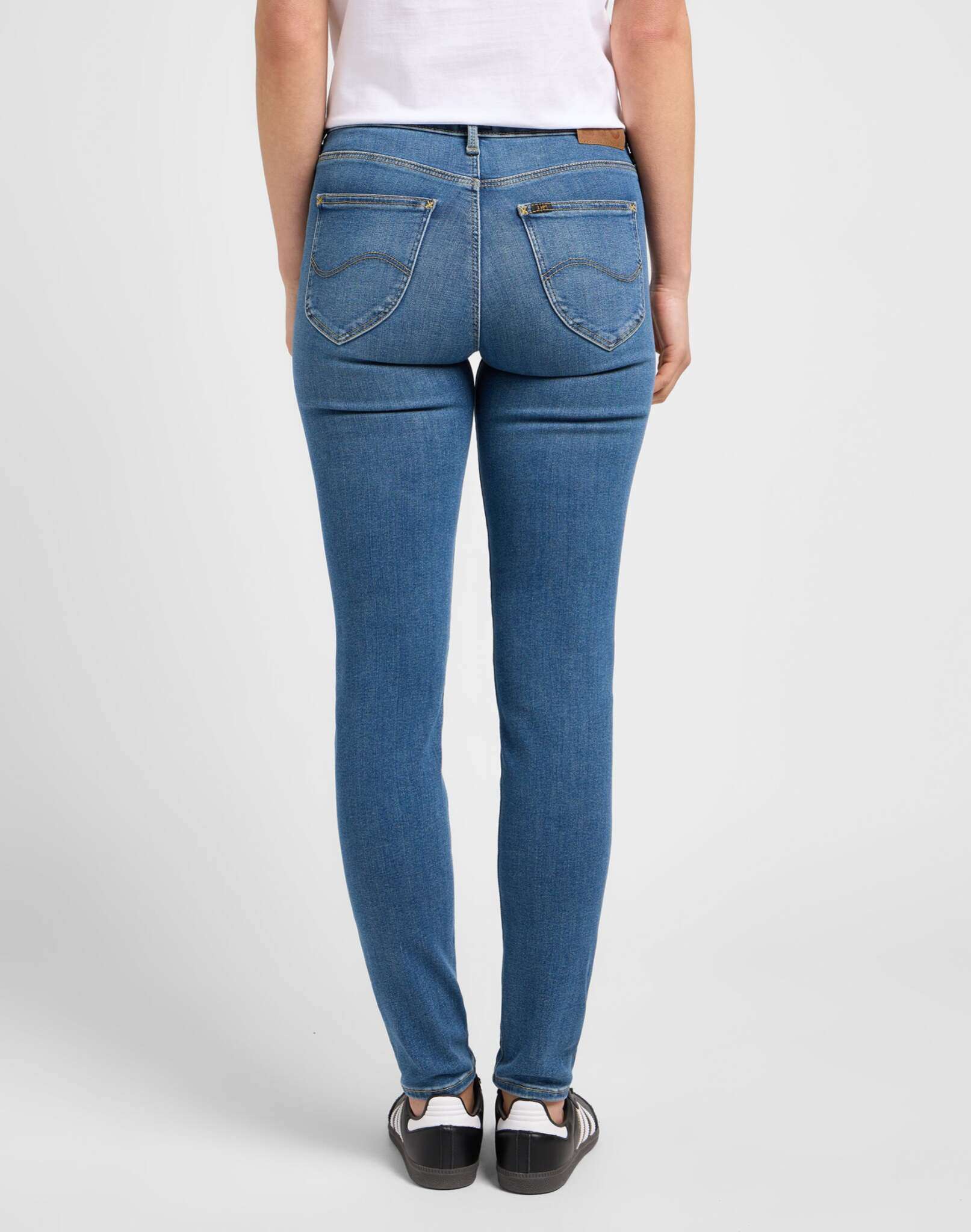 Foreverfit in Meteoric Jeans Lee