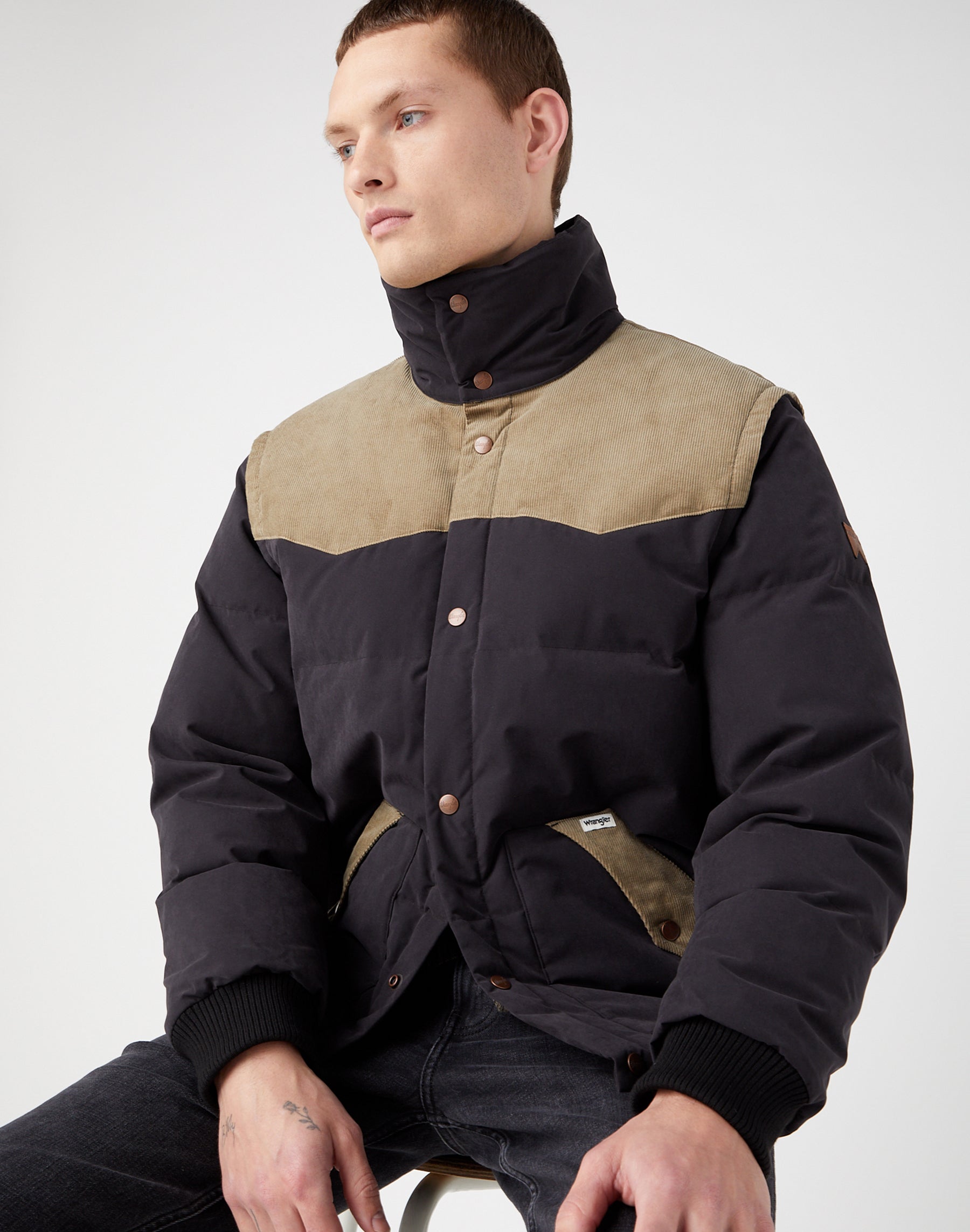 Detachable Sleeve Jacket in Black Jackets Wrangler