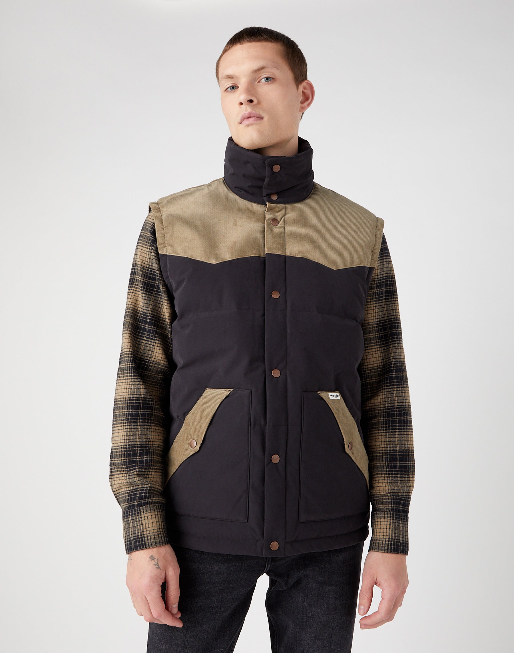 Detachable Sleeve Jacket in Black Jackets Wrangler