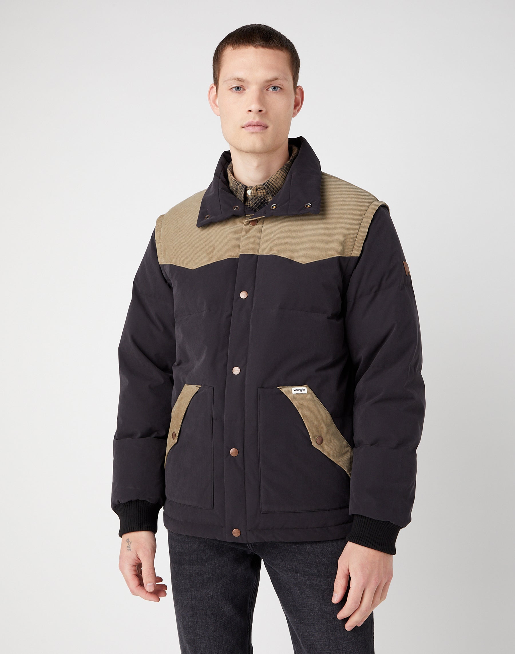 Detachable Sleeve Jacket in Black Jackets Wrangler