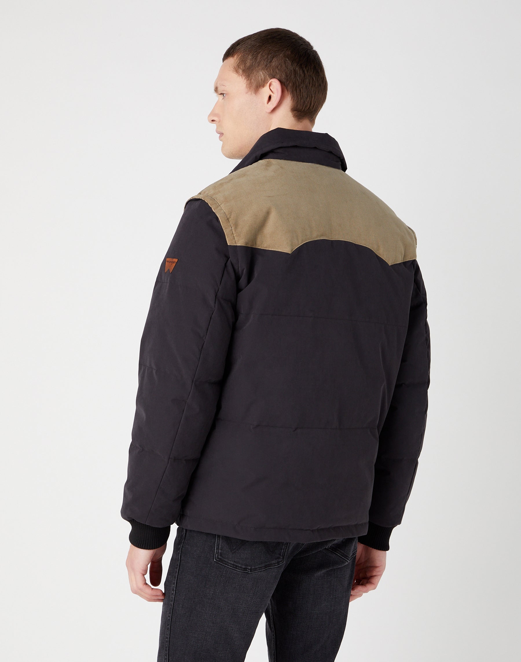 Detachable Sleeve Jacket in Black Jackets Wrangler