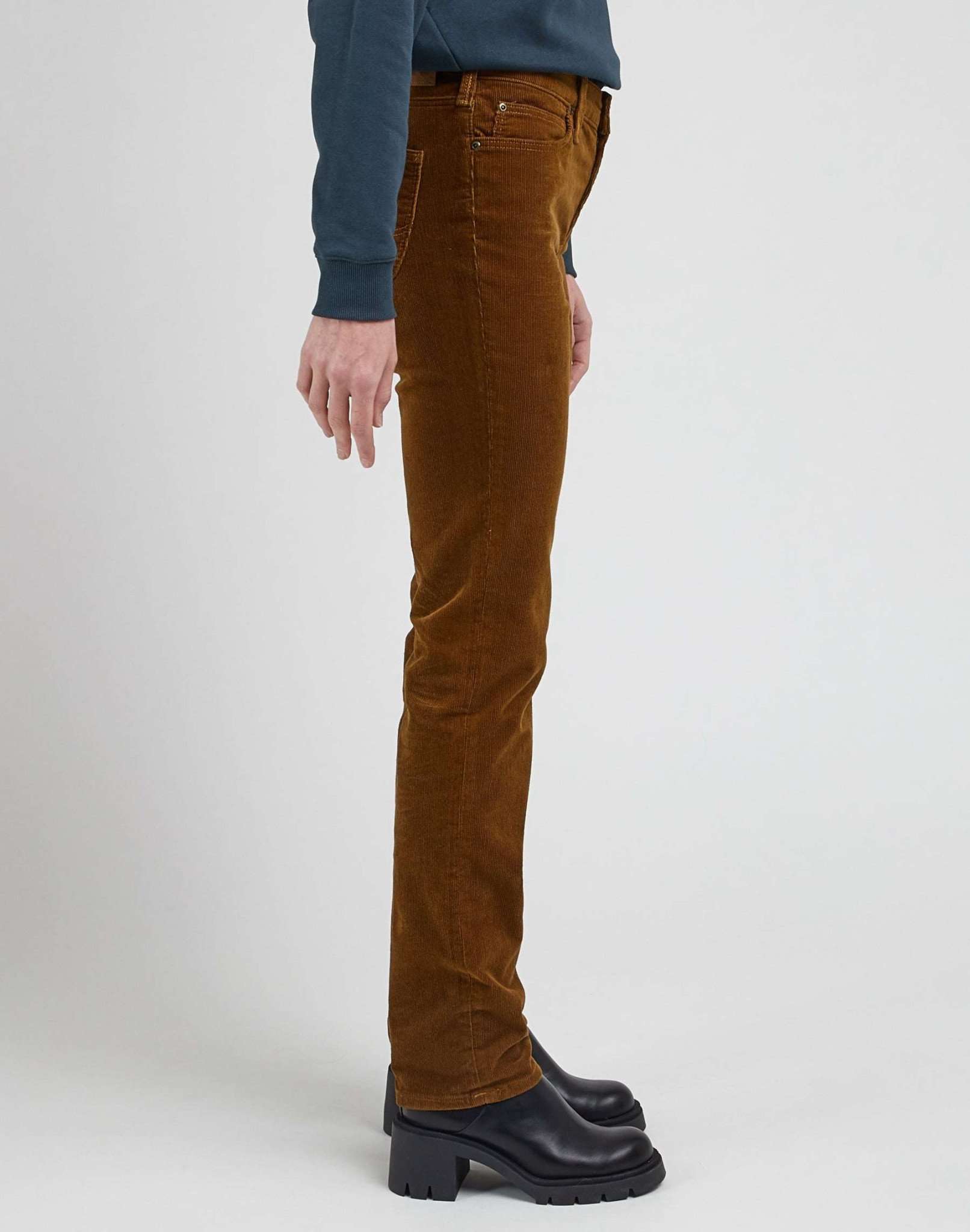 Marion Straight in Tumbleweed Pants Lee