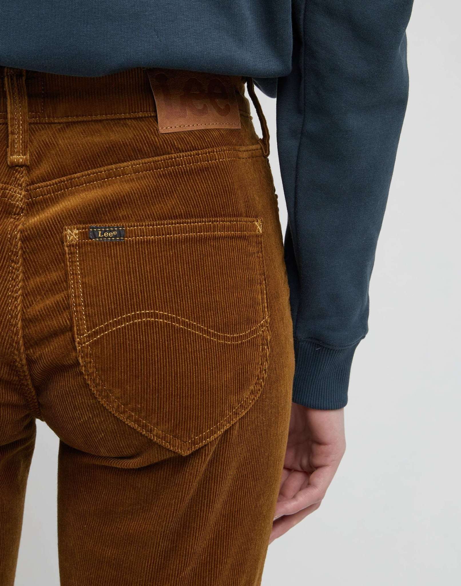 Marion Straight in Tumbleweed Pants Lee