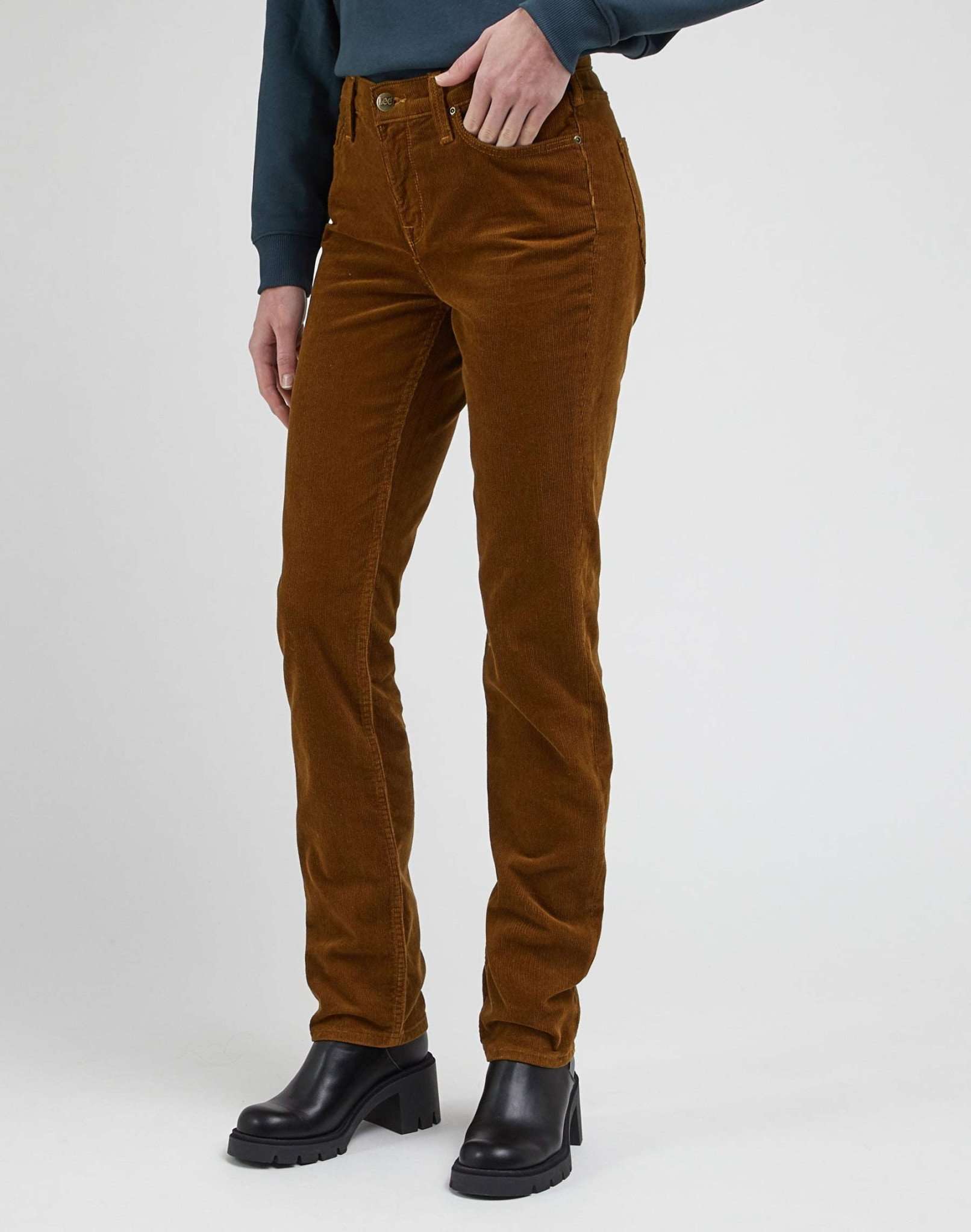 Marion Straight in Tumbleweed Pants Lee