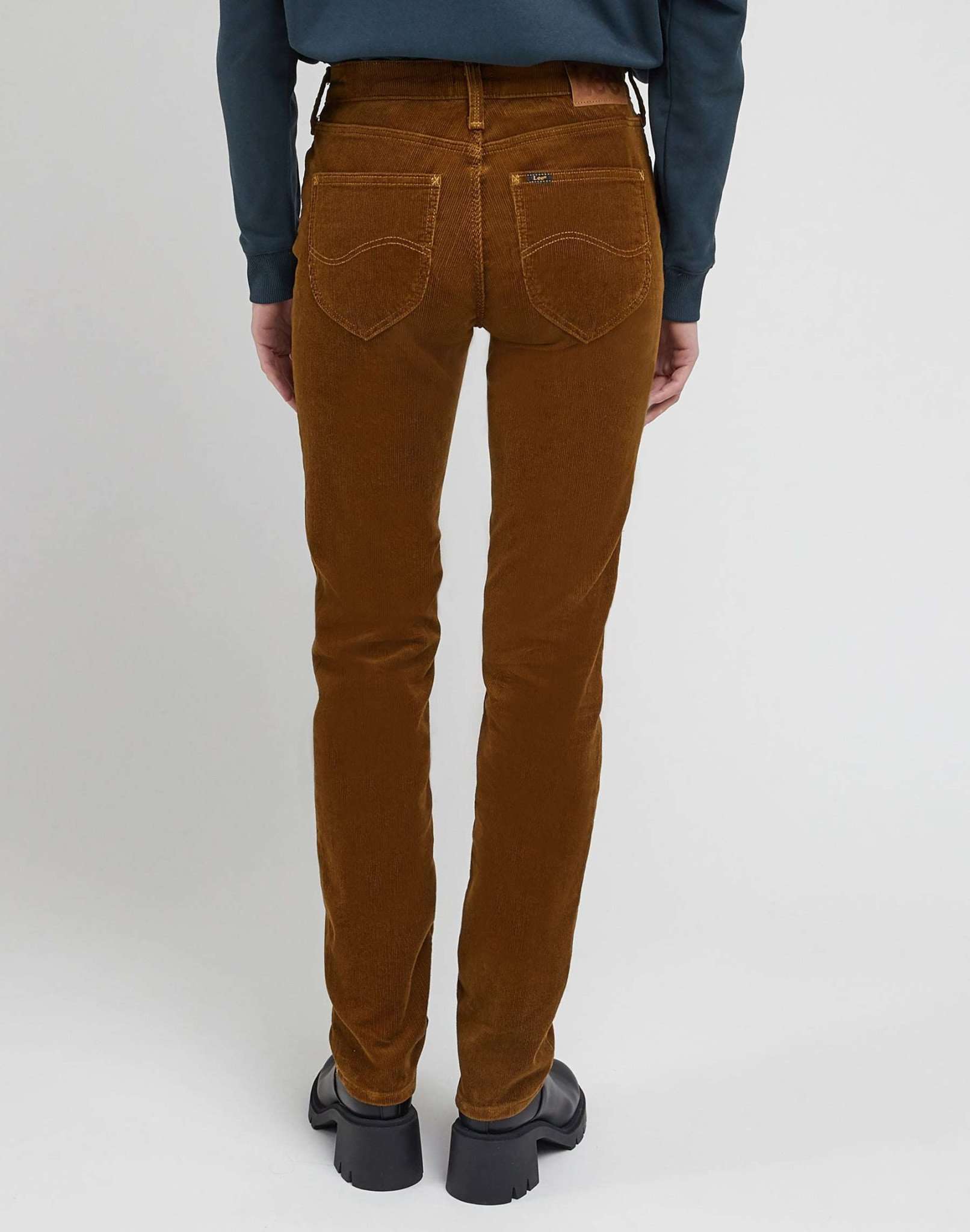Marion Straight in Tumbleweed Pants Lee