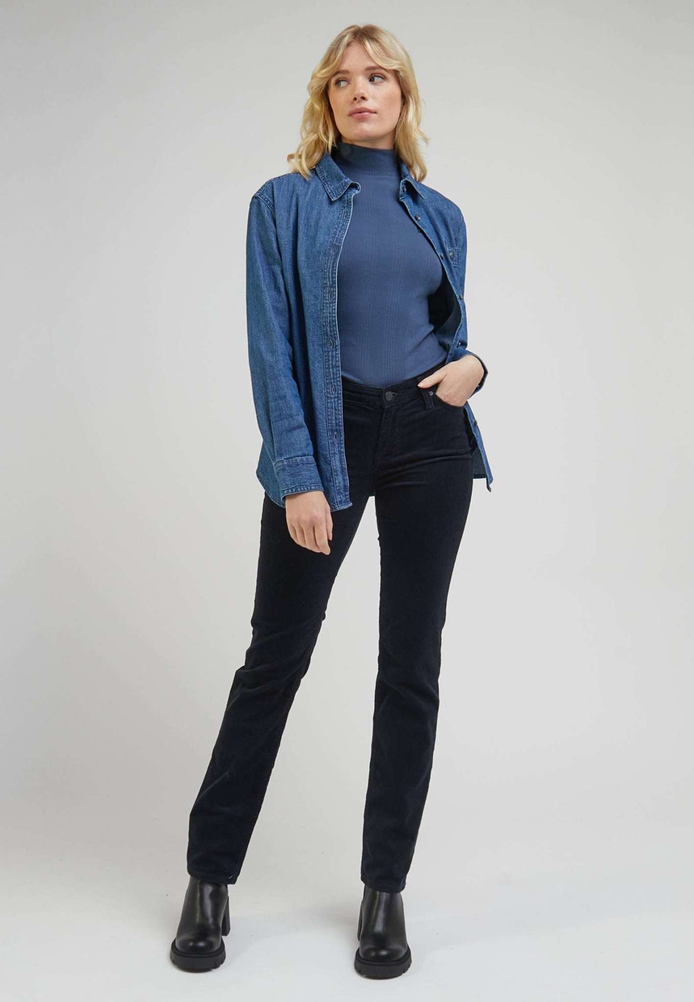 Marion Straight in Black Pants Lee