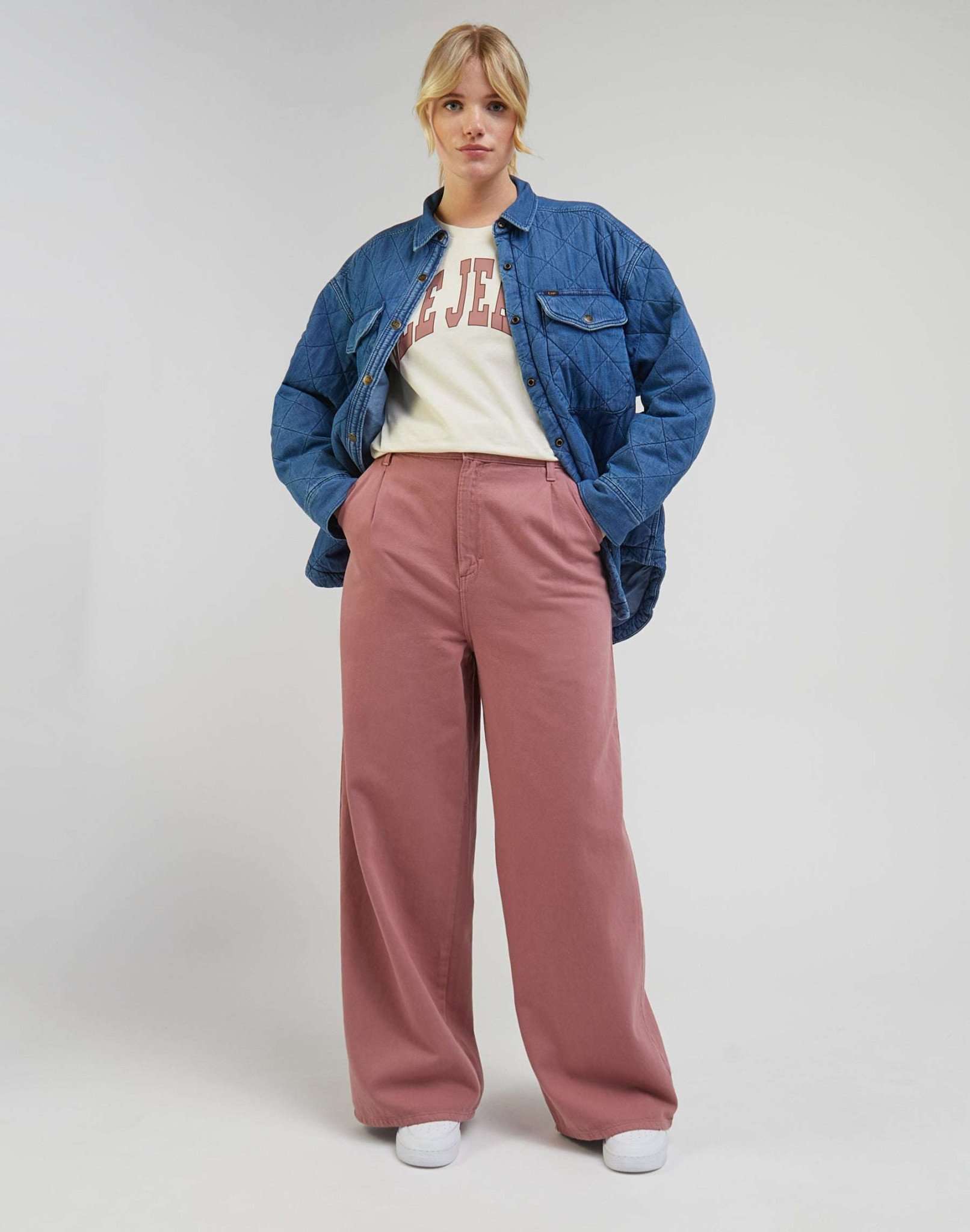 Relaxed chino in dark mauve pants Lee
