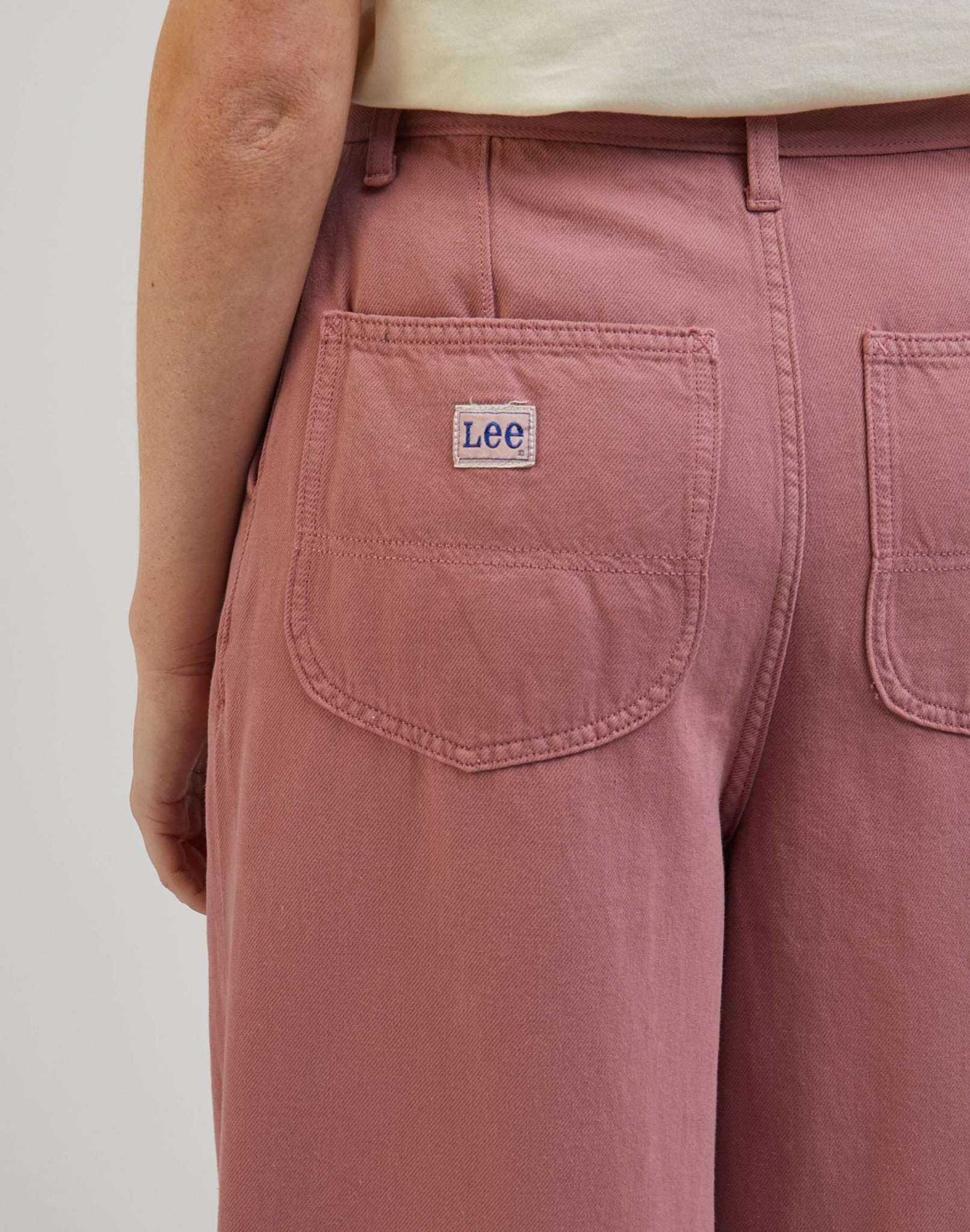 Relaxed chino in dark mauve pants Lee