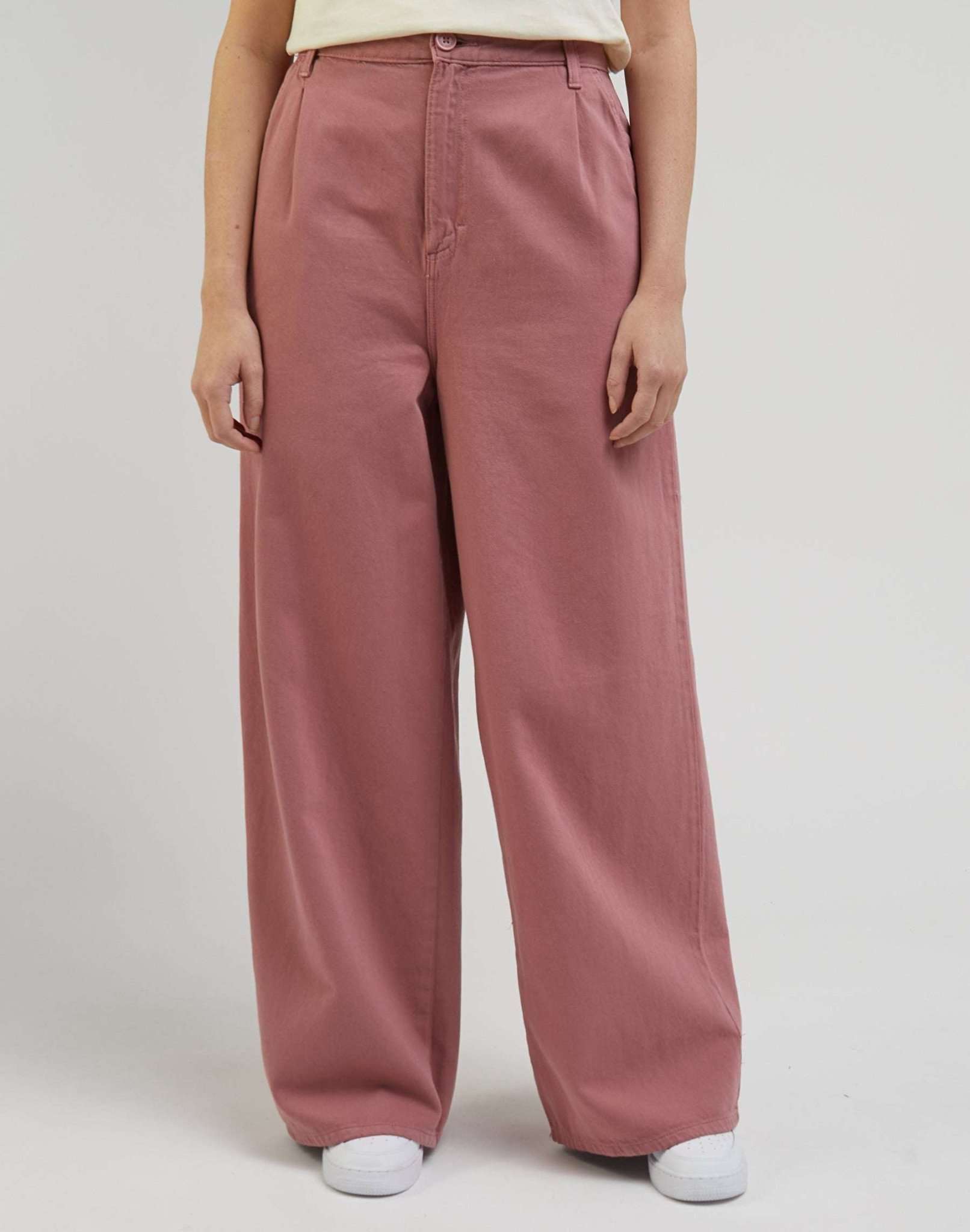 Relaxed chino in dark mauve pants Lee