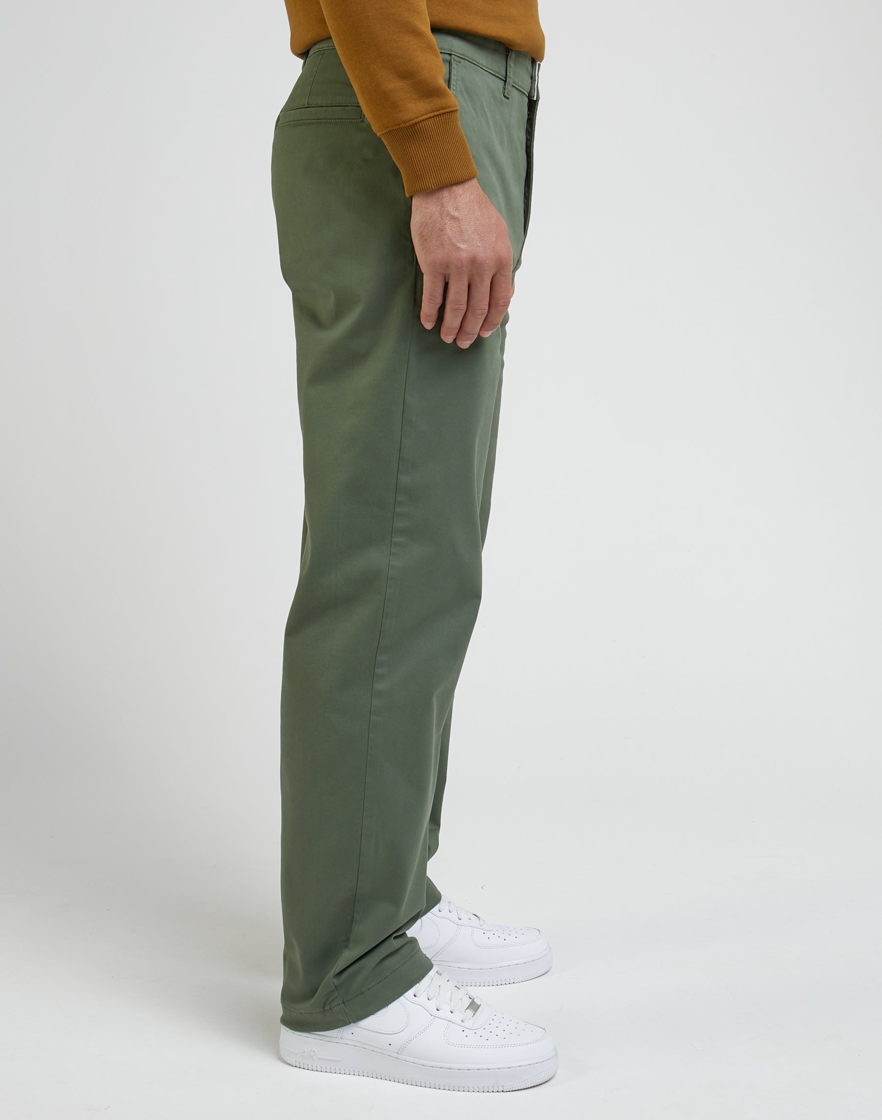 Relaxed Chino Leesures in Olive Grove Pants Lee