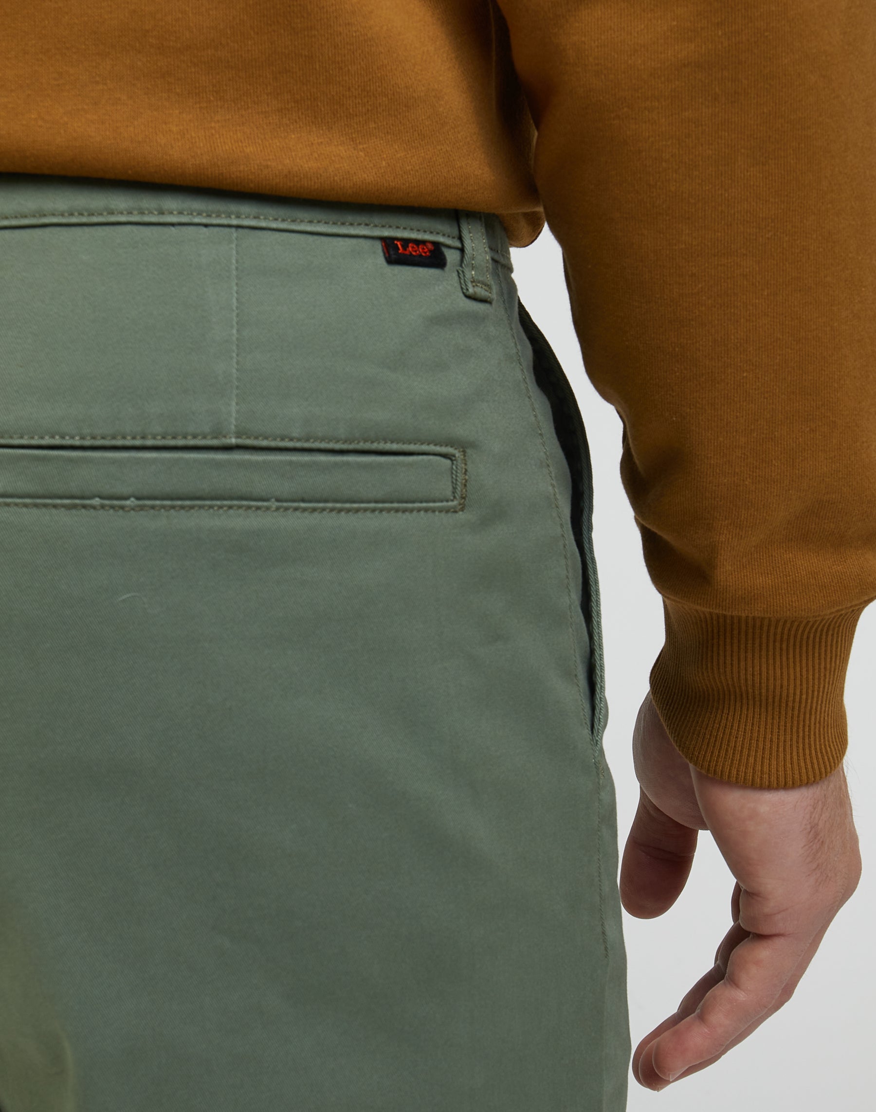 Relaxed Chino Leesures in Olive Grove Pants Lee