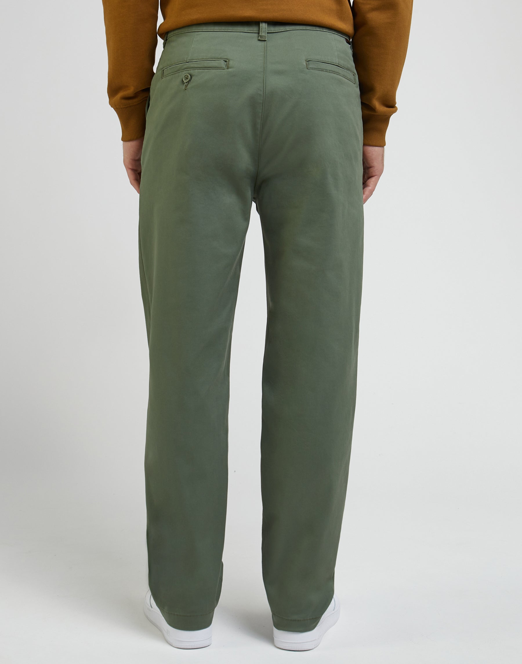 Relaxed Chino Leesures in Olive Grove Pants Lee