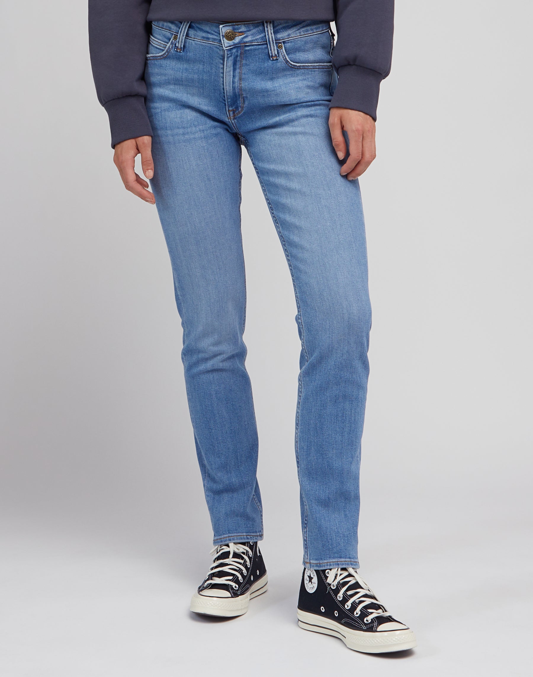 Elly in Mid Conversation Jeans Lee