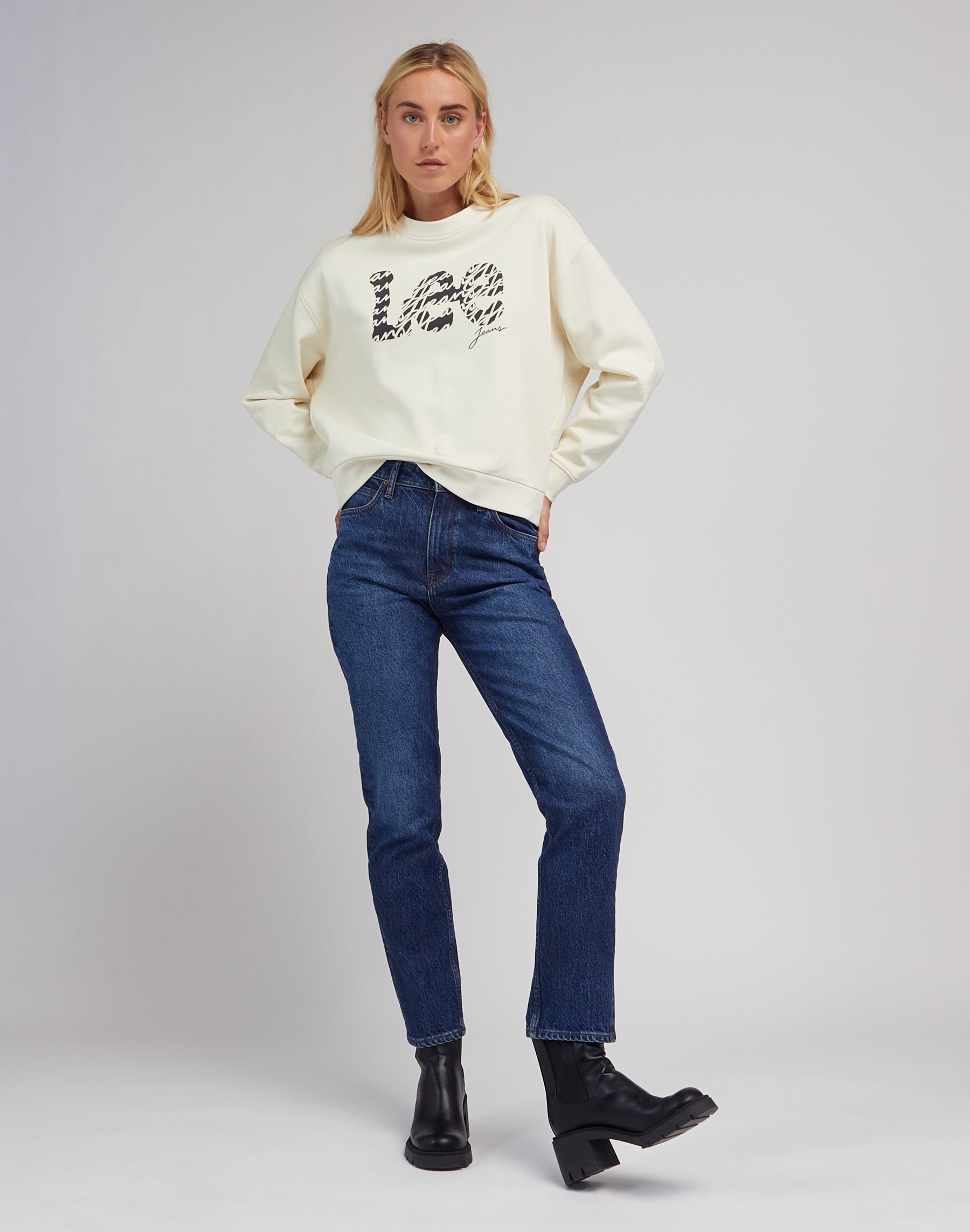 Carol in Dark Humor Jeans Lee