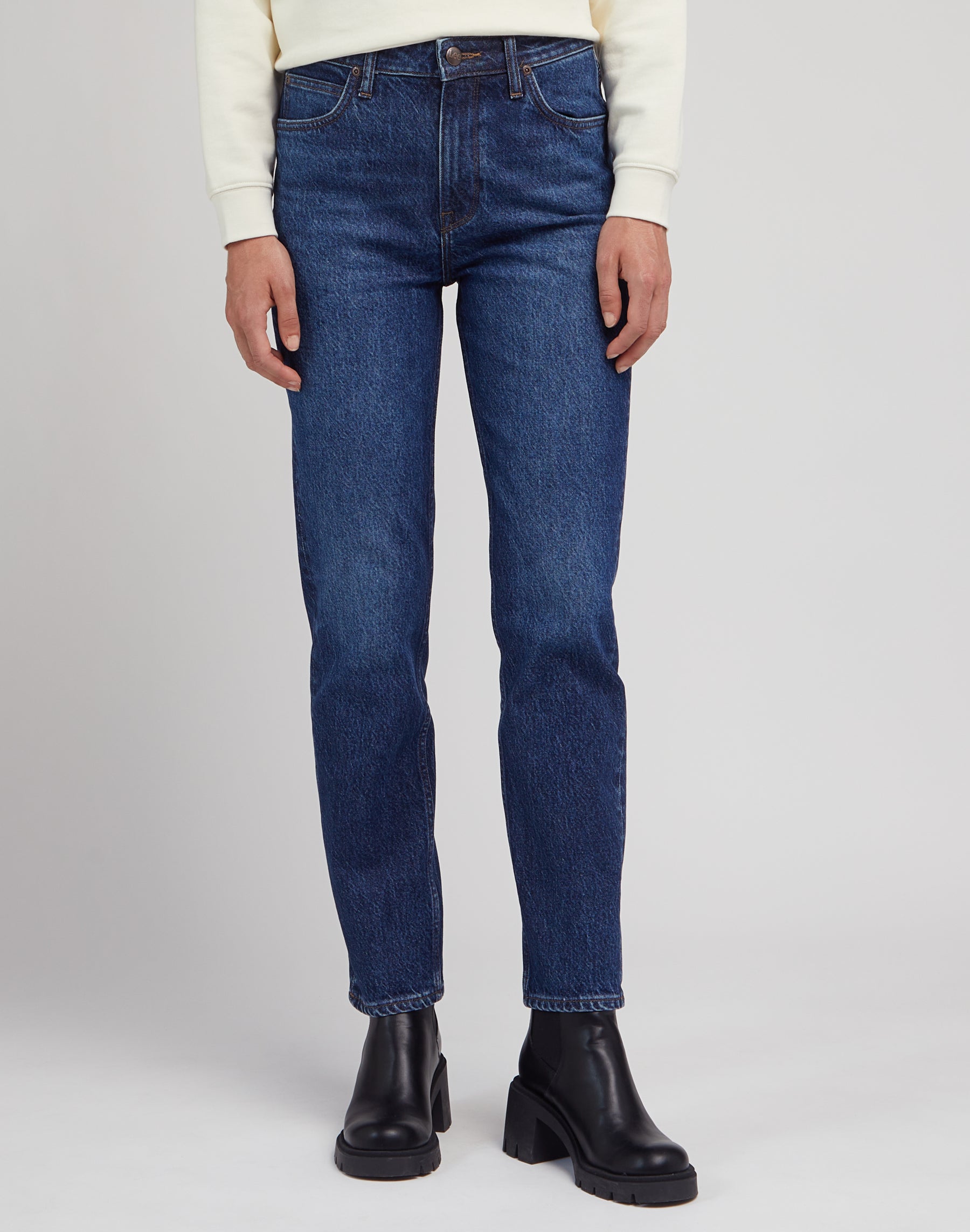 Carol in Dark Humor Jeans Lee