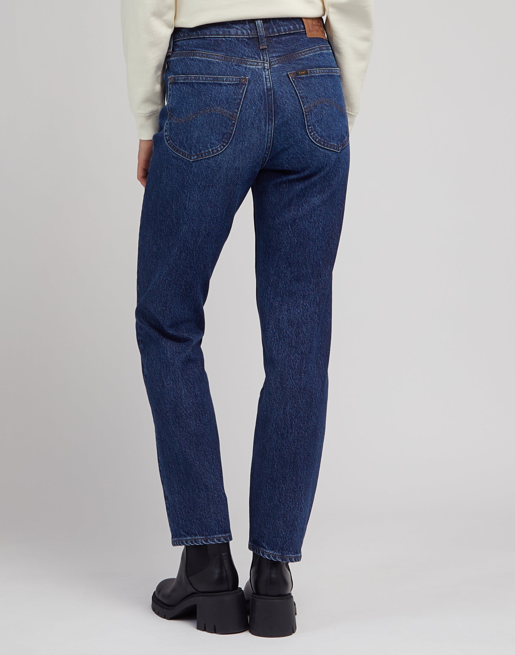 Carol in Dark Humor Jeans Lee