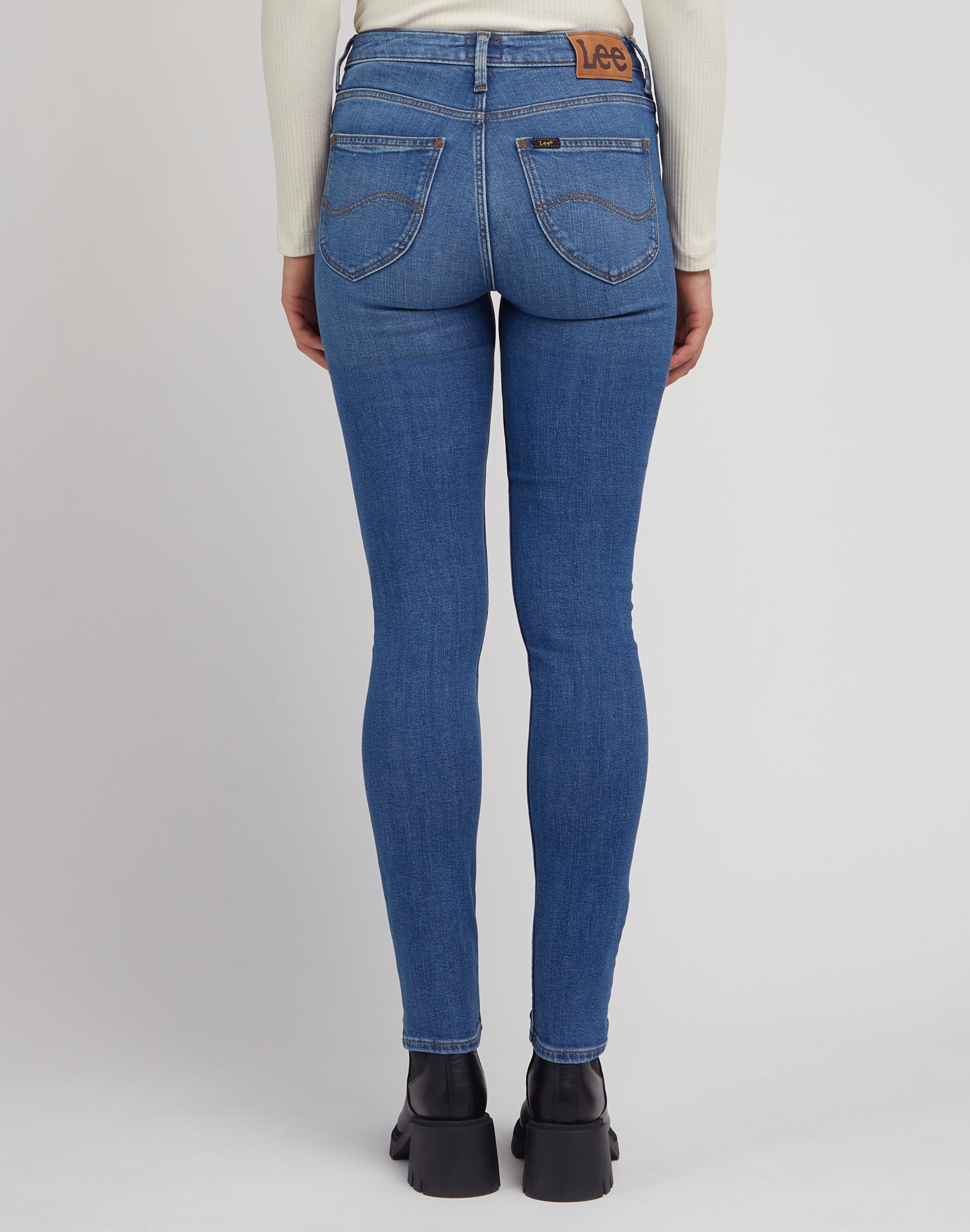 Scarlett High in In The Shade Jeans Lee