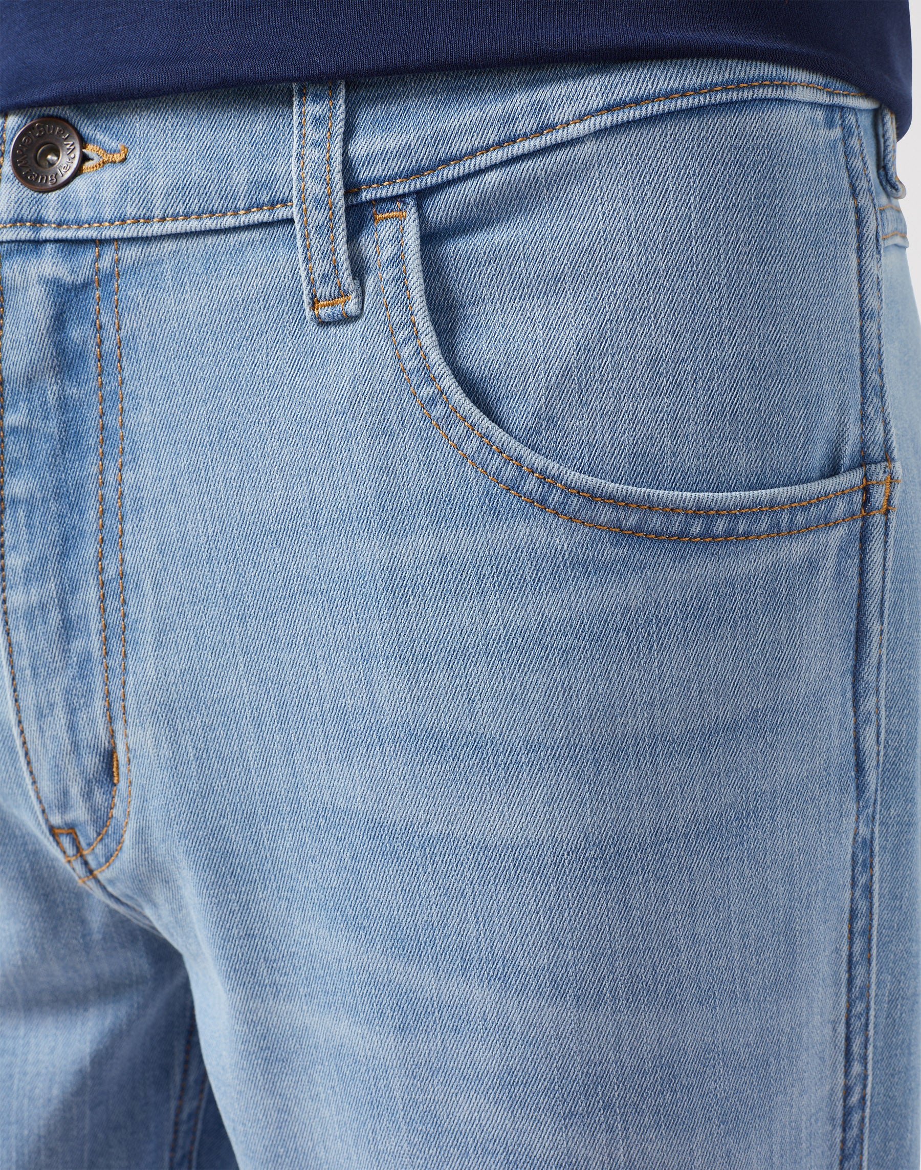 Regular Fit in Desert Oasis Jeans Wrangler