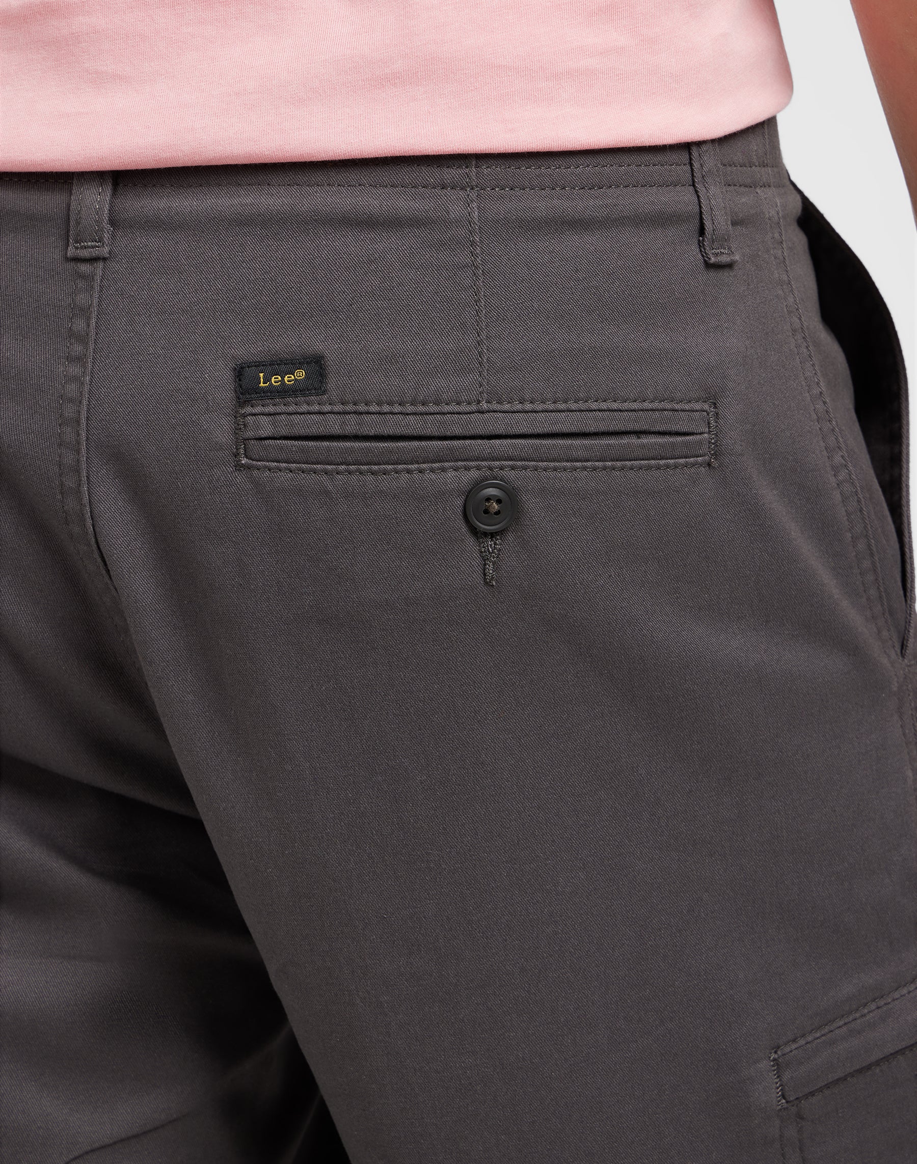 XC Weltpocket Short in Asphalt Shorts Lee