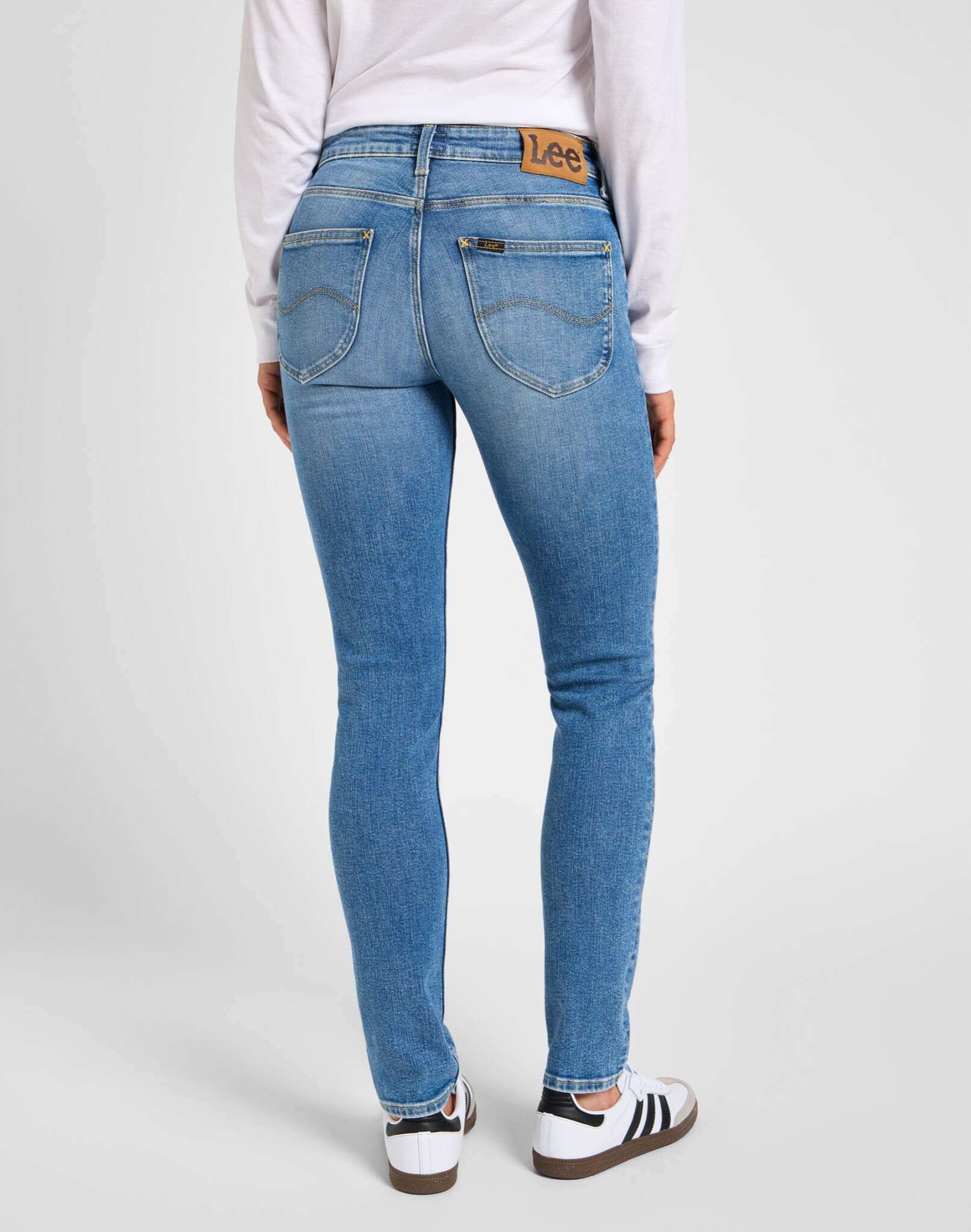 Elly in holding back jeans Lee