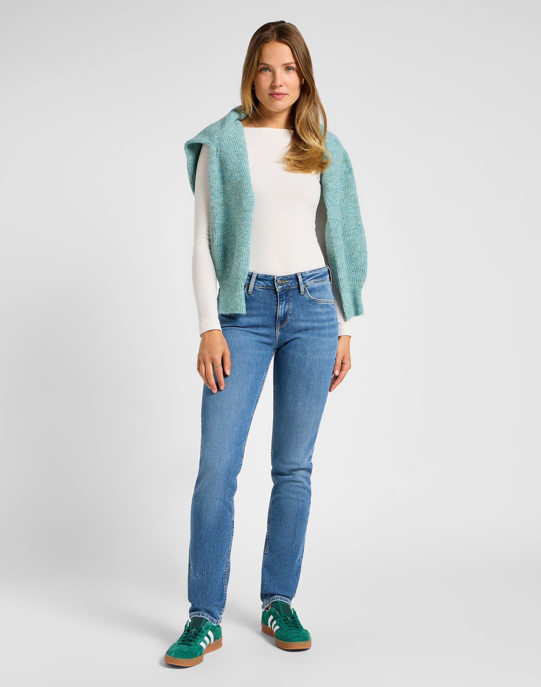 Marion Straight in Holding Back Jeans Lee