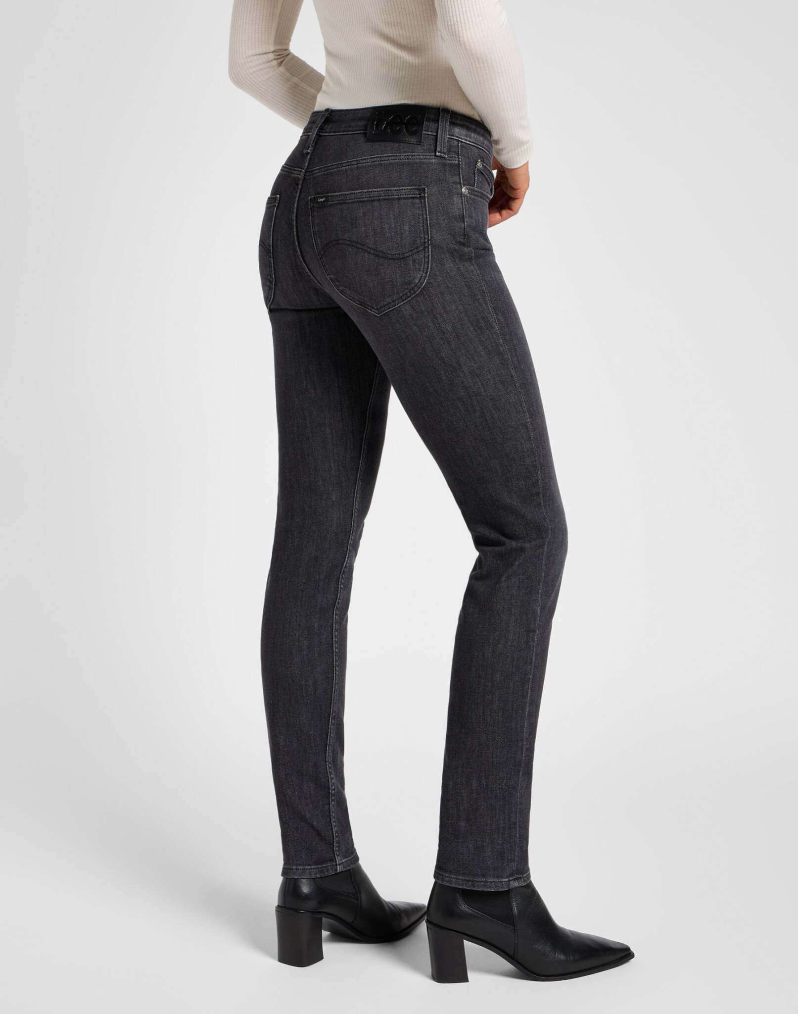 Elly in Last Strike Jeans Lee