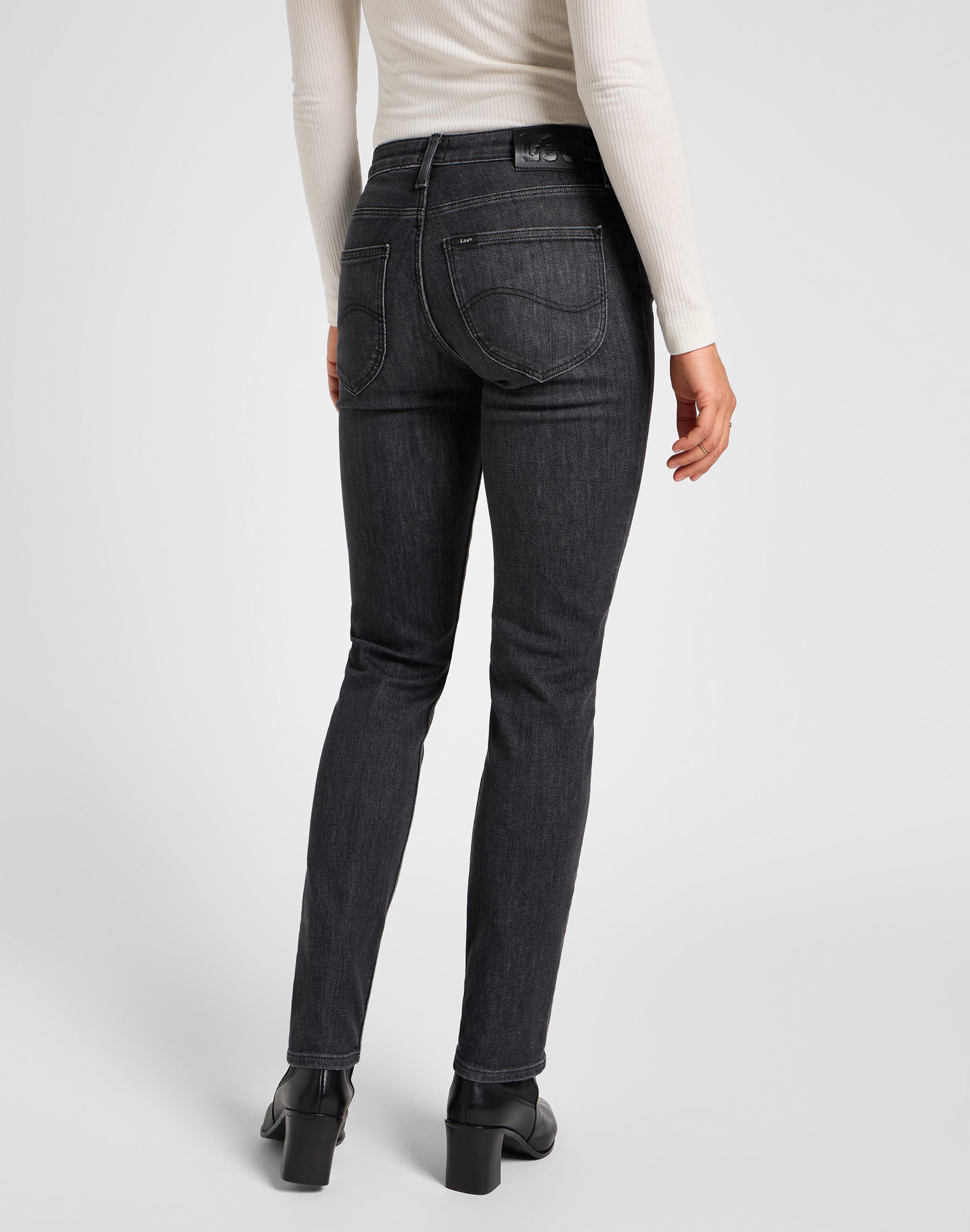Elly in Last Strike Jeans Lee