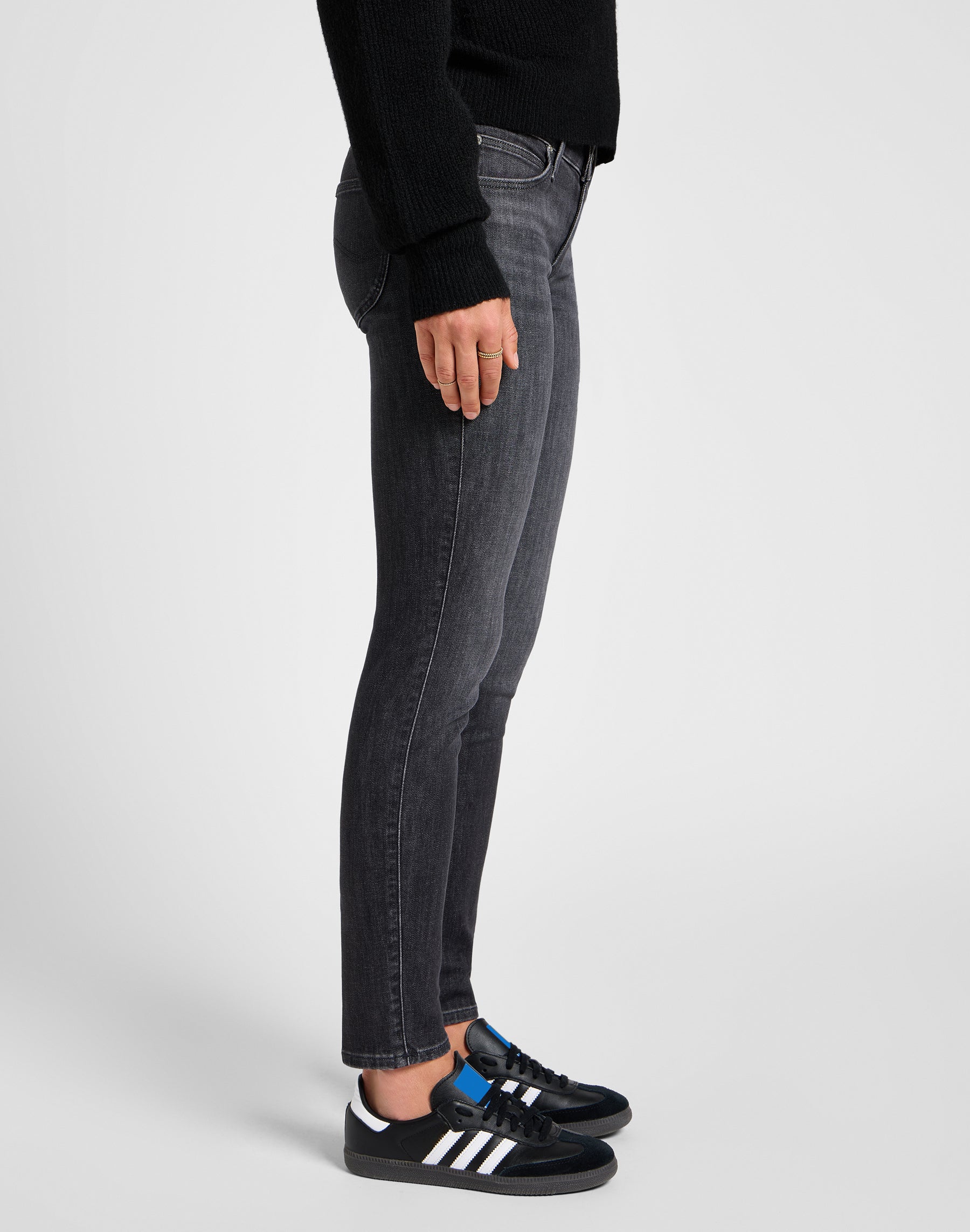 Scarlett in Last Strike Jeans Lee