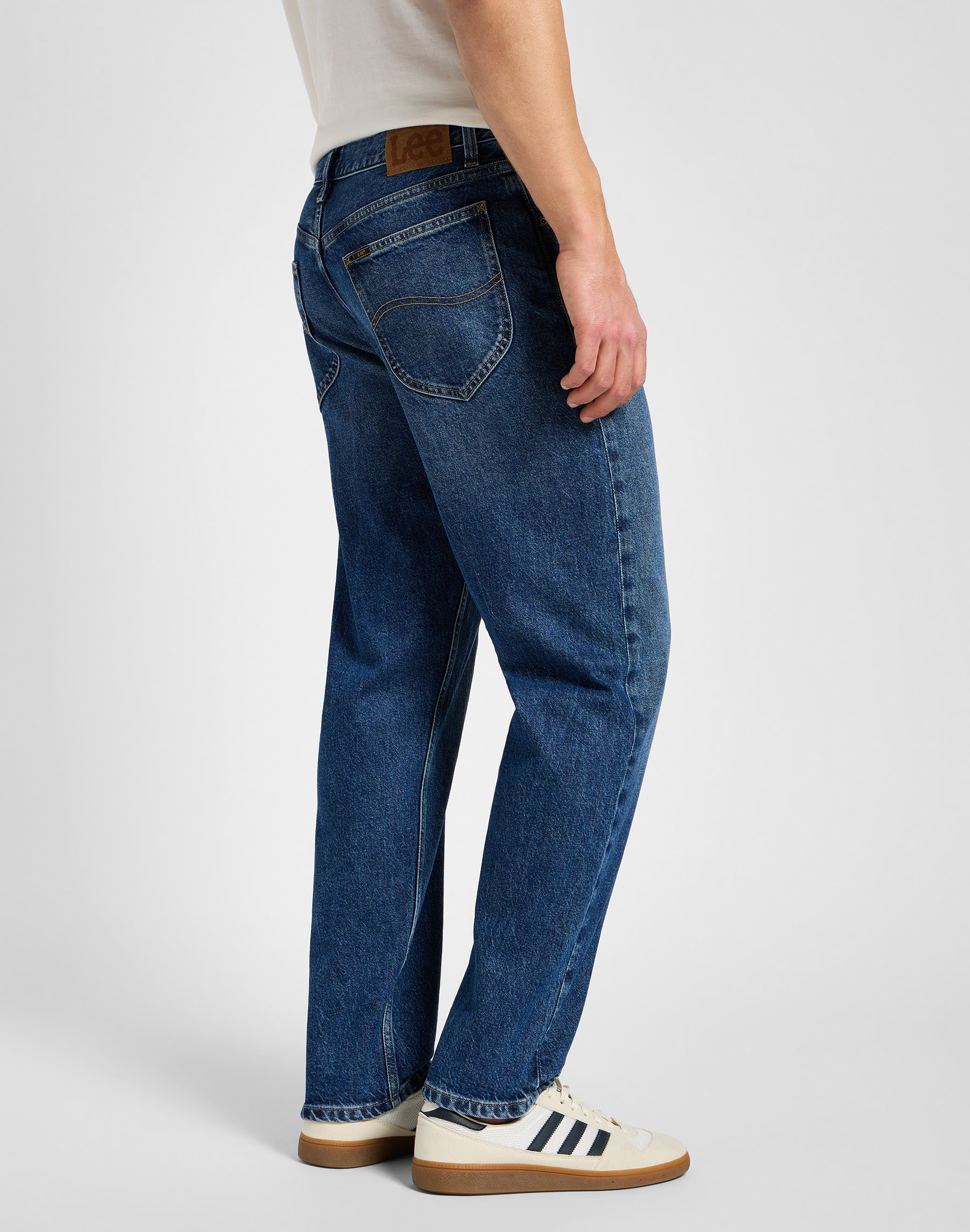 Oscar in Hastings jeans Lee