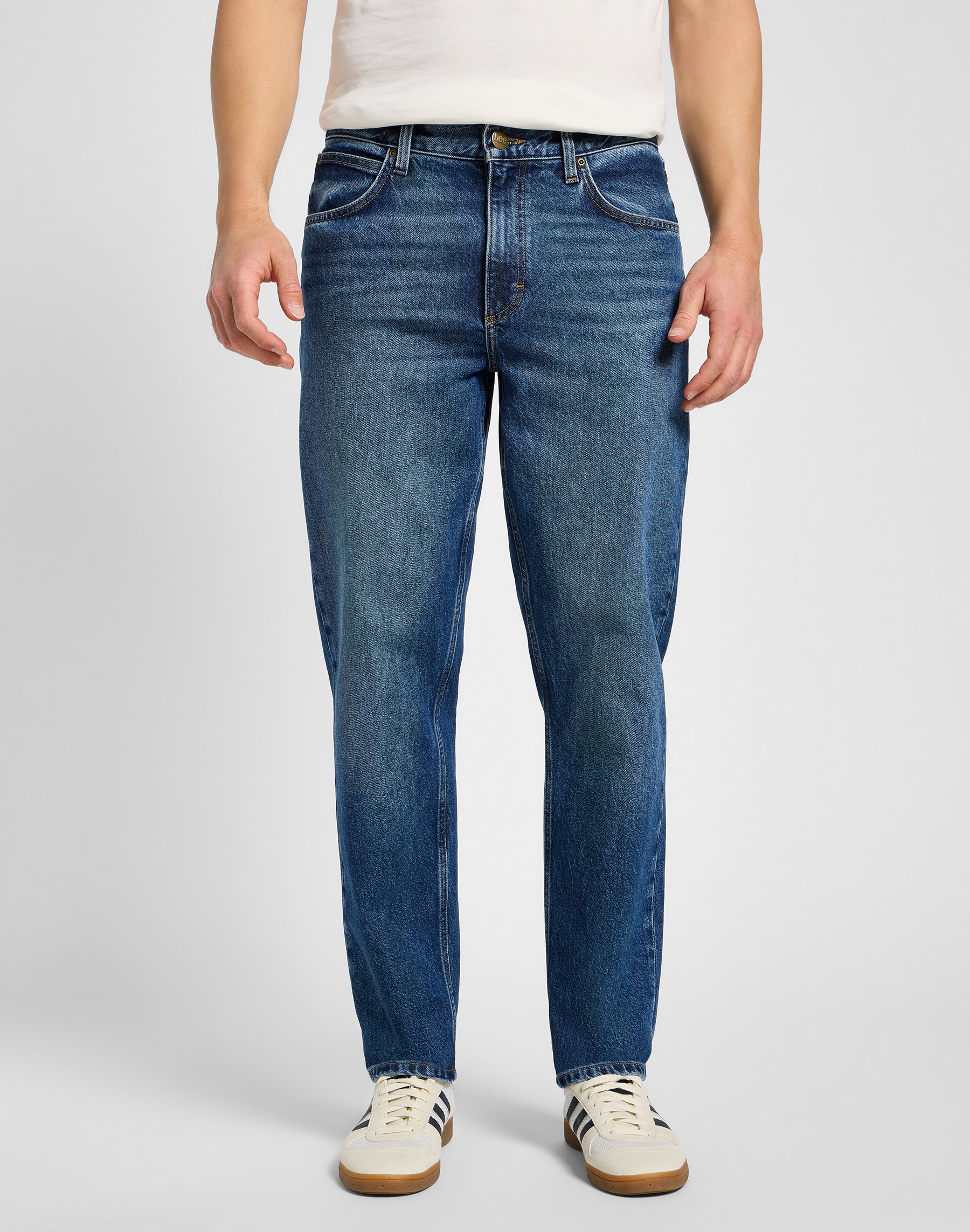 Oscar in Hastings jeans Lee
