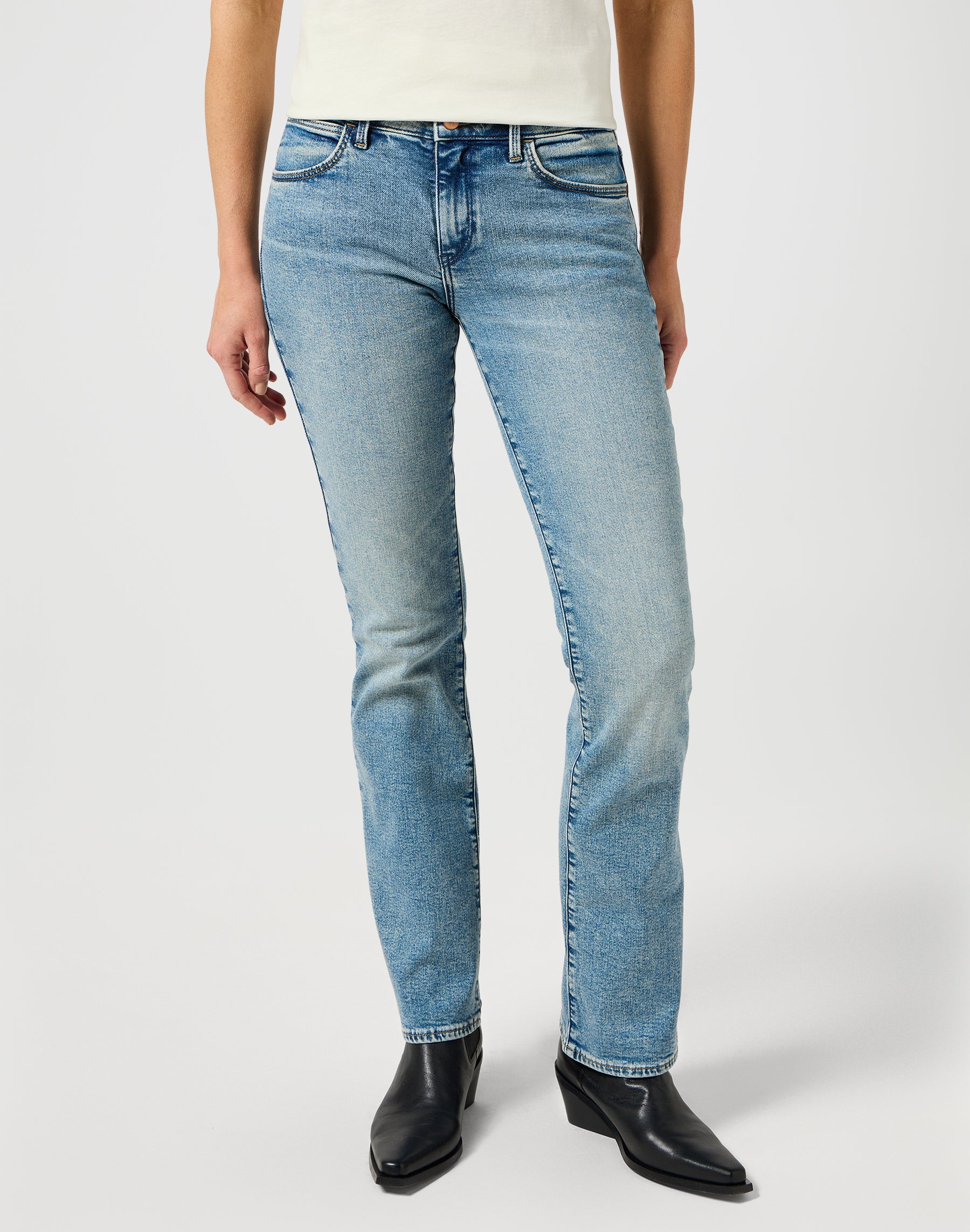 Bootcut in Iceberg Blue Jeans Wrangler