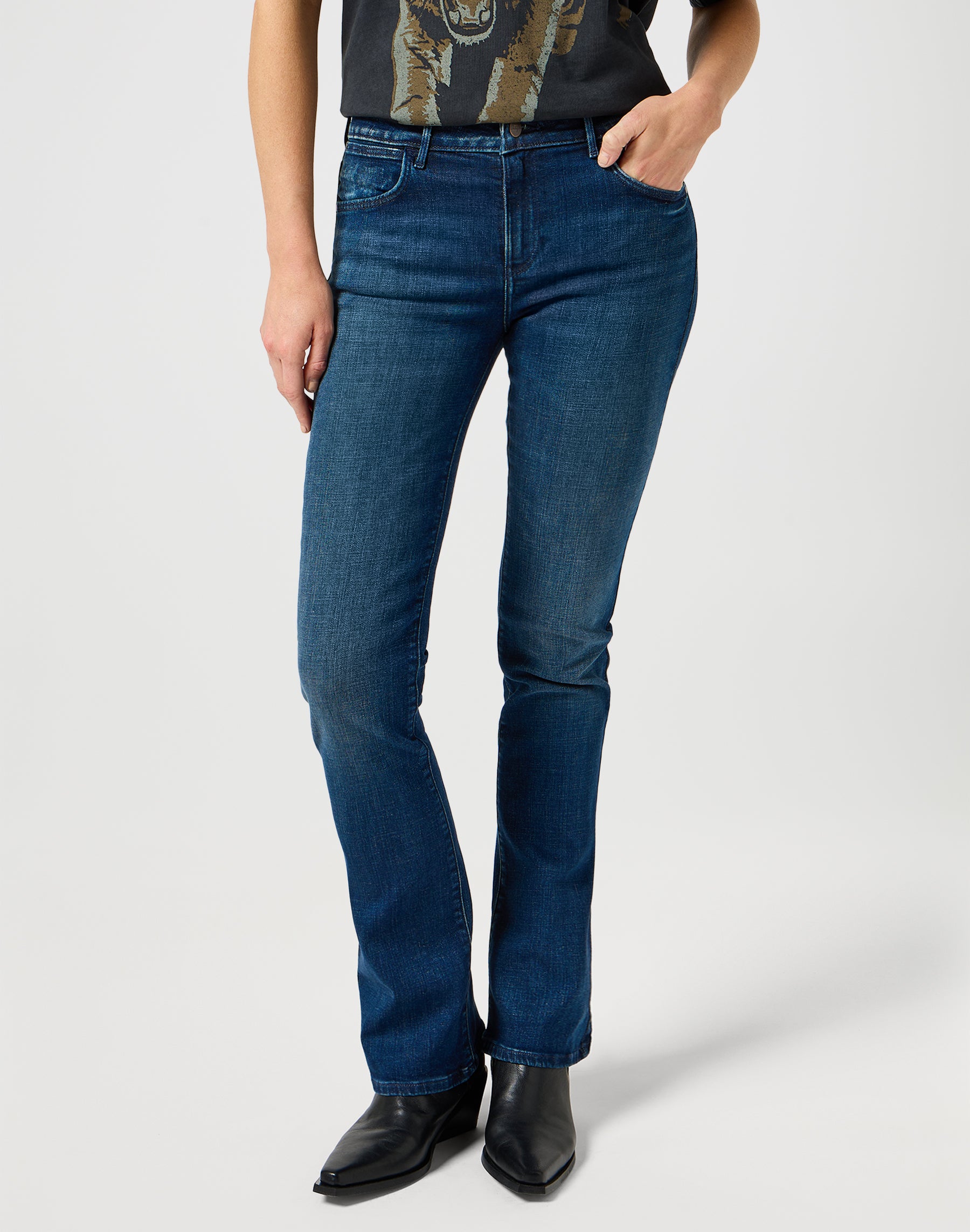 Bootcut in Slate Tint Jeans Wrangler