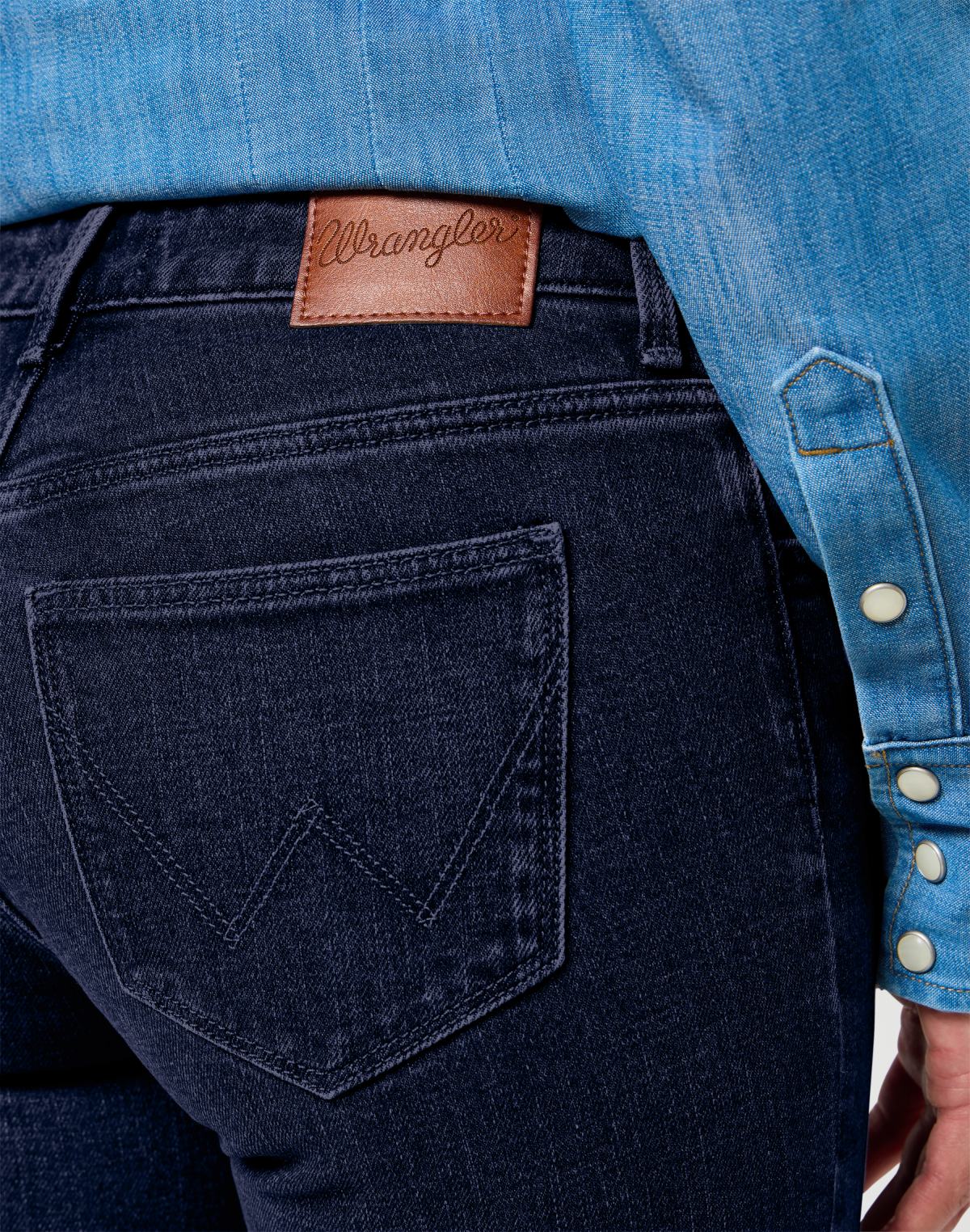Bootcut in Iron Ore Jeans Wrangler