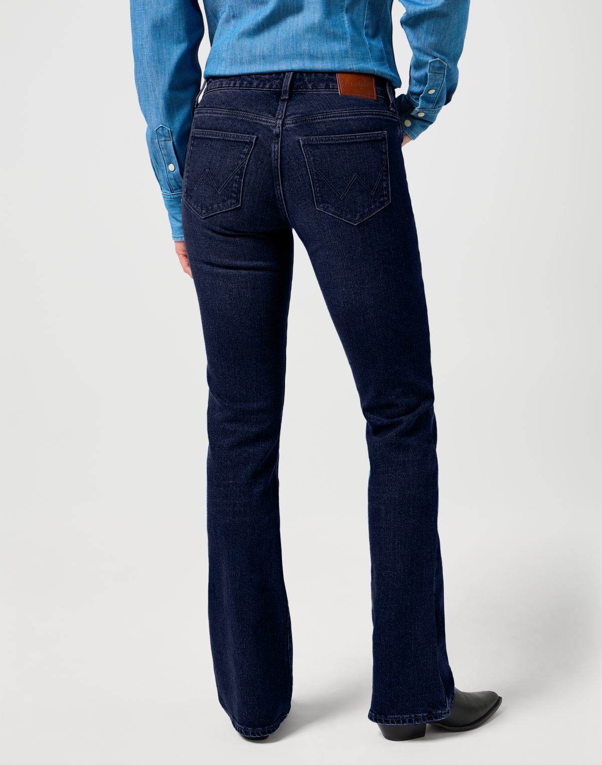 Bootcut in Iron Ore Jeans Wrangler