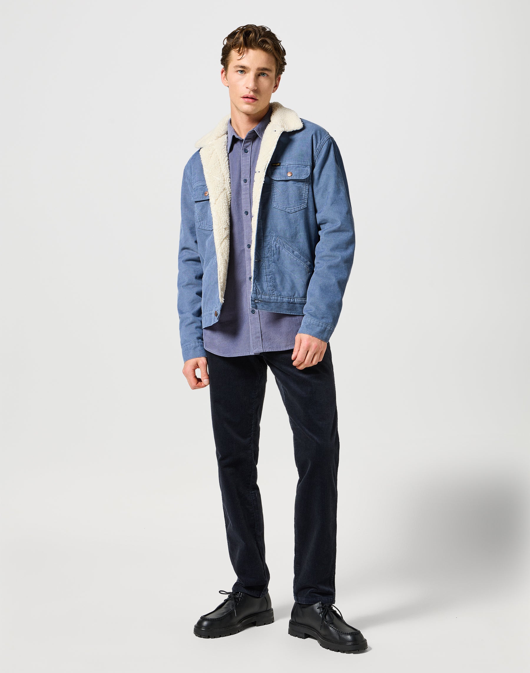 River in Dark Navy Pants Wrangler