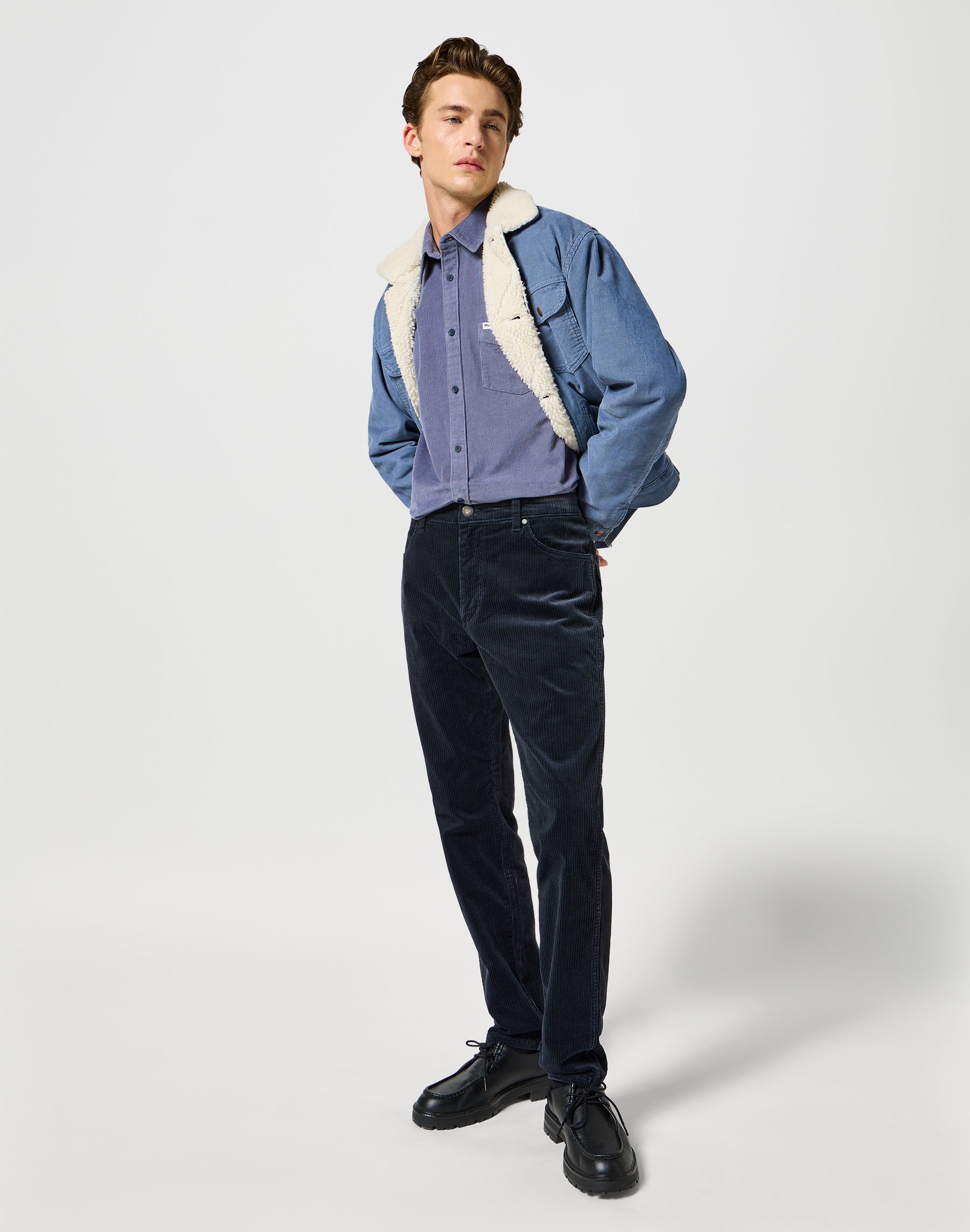 River in Dark Navy Pants Wrangler