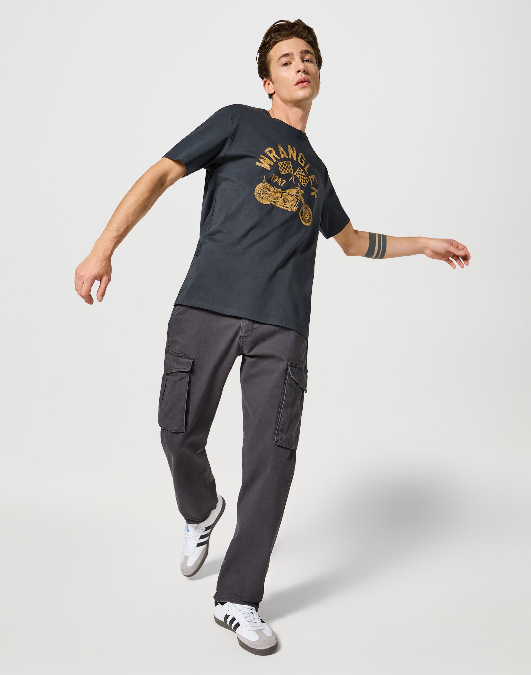 Casey Jones Cargo Regular in Faded Black Pants Wrangler