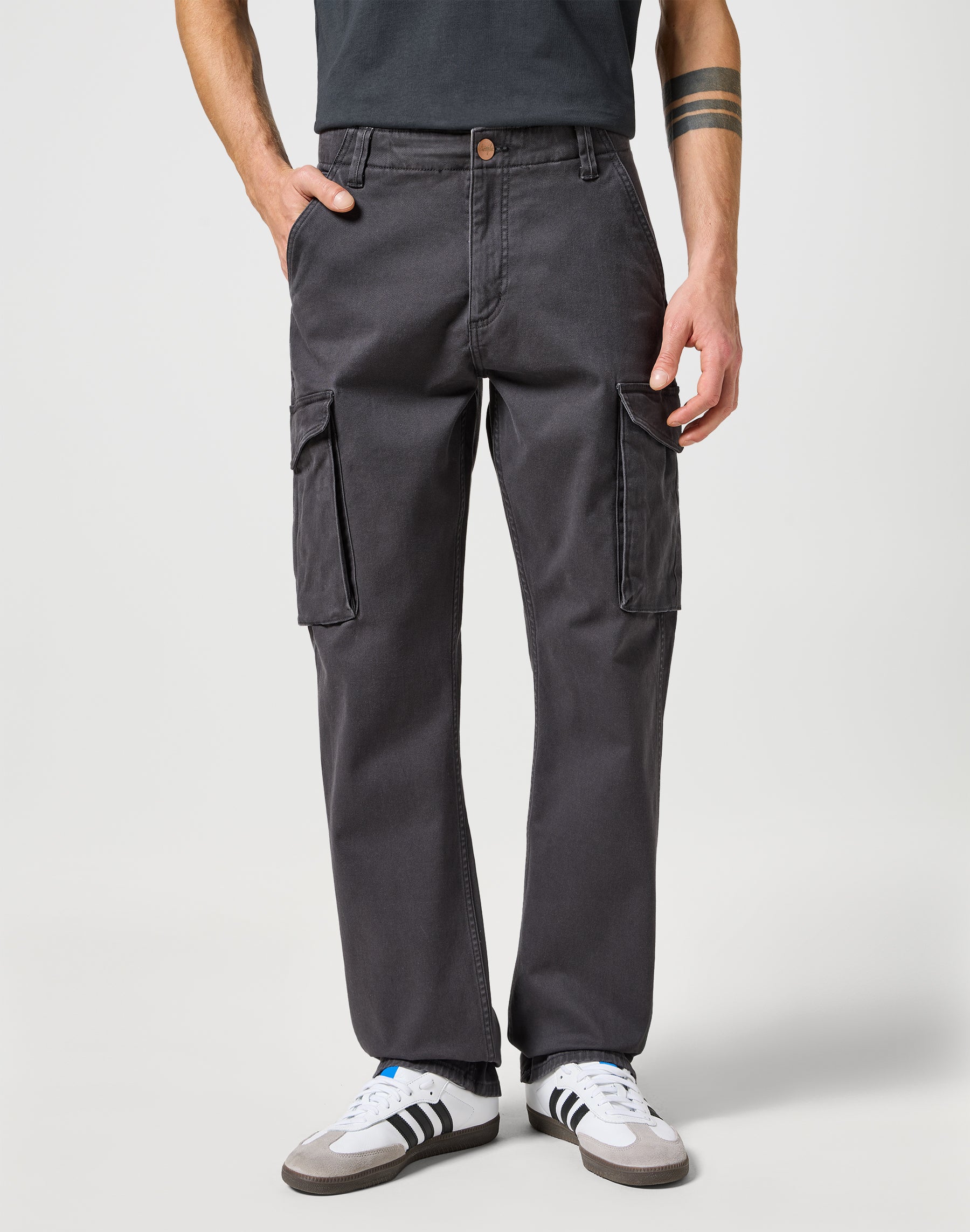 Casey Jones Cargo Regular in Faded Black Pants Wrangler