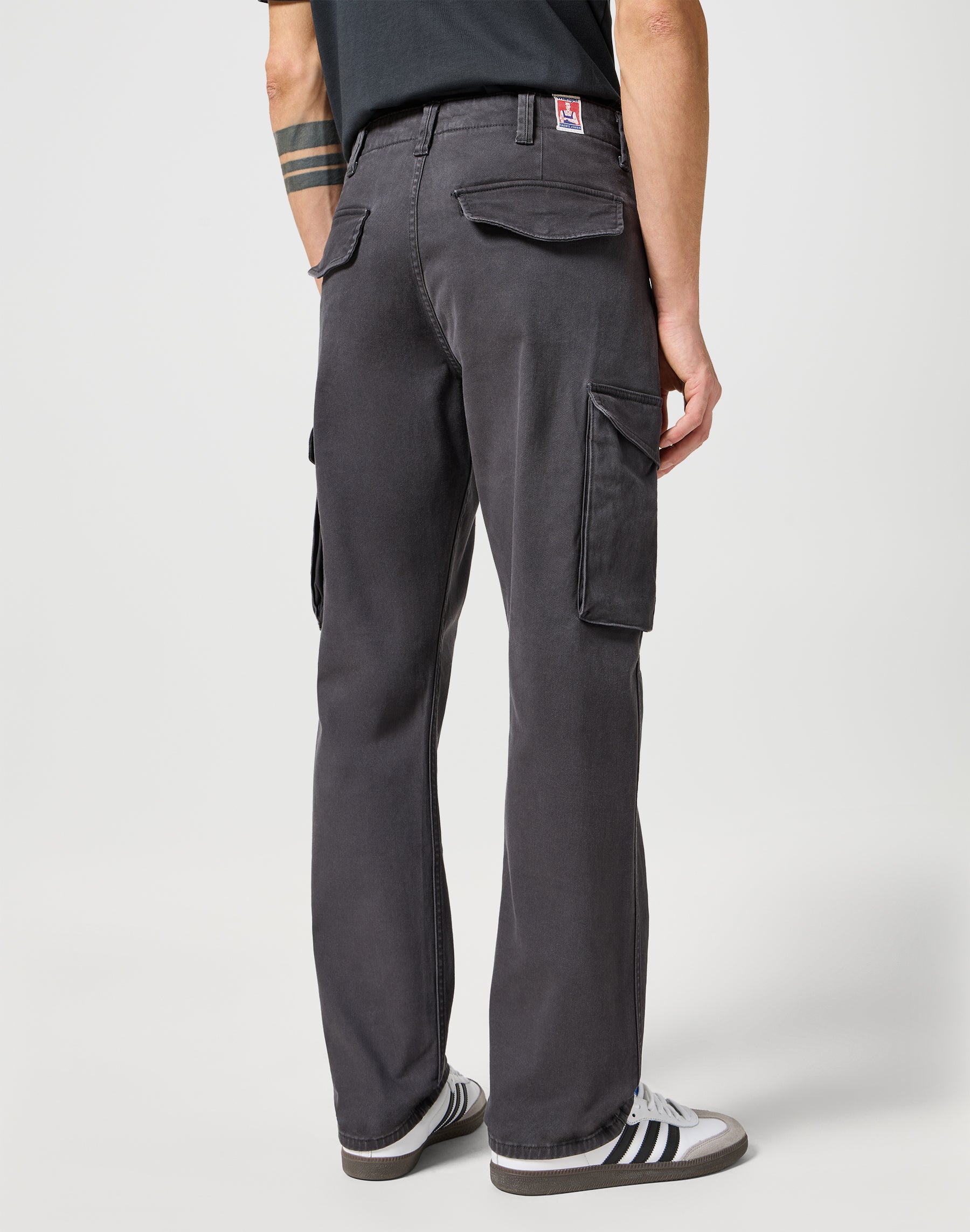 Casey Jones Cargo Regular in Faded Black Pants Wrangler