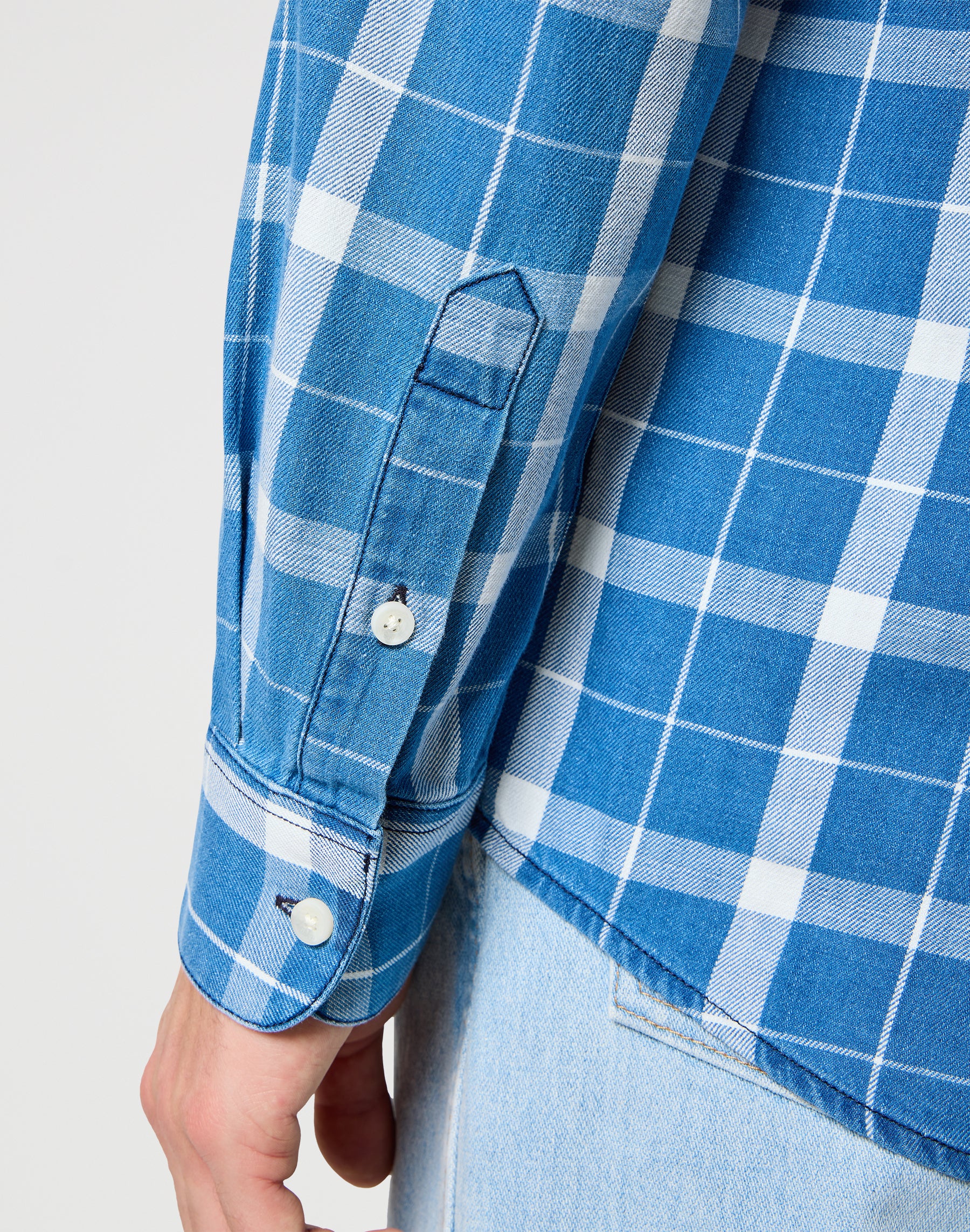 One Pocket Shirt in Blue Indigo Shirts Wrangler