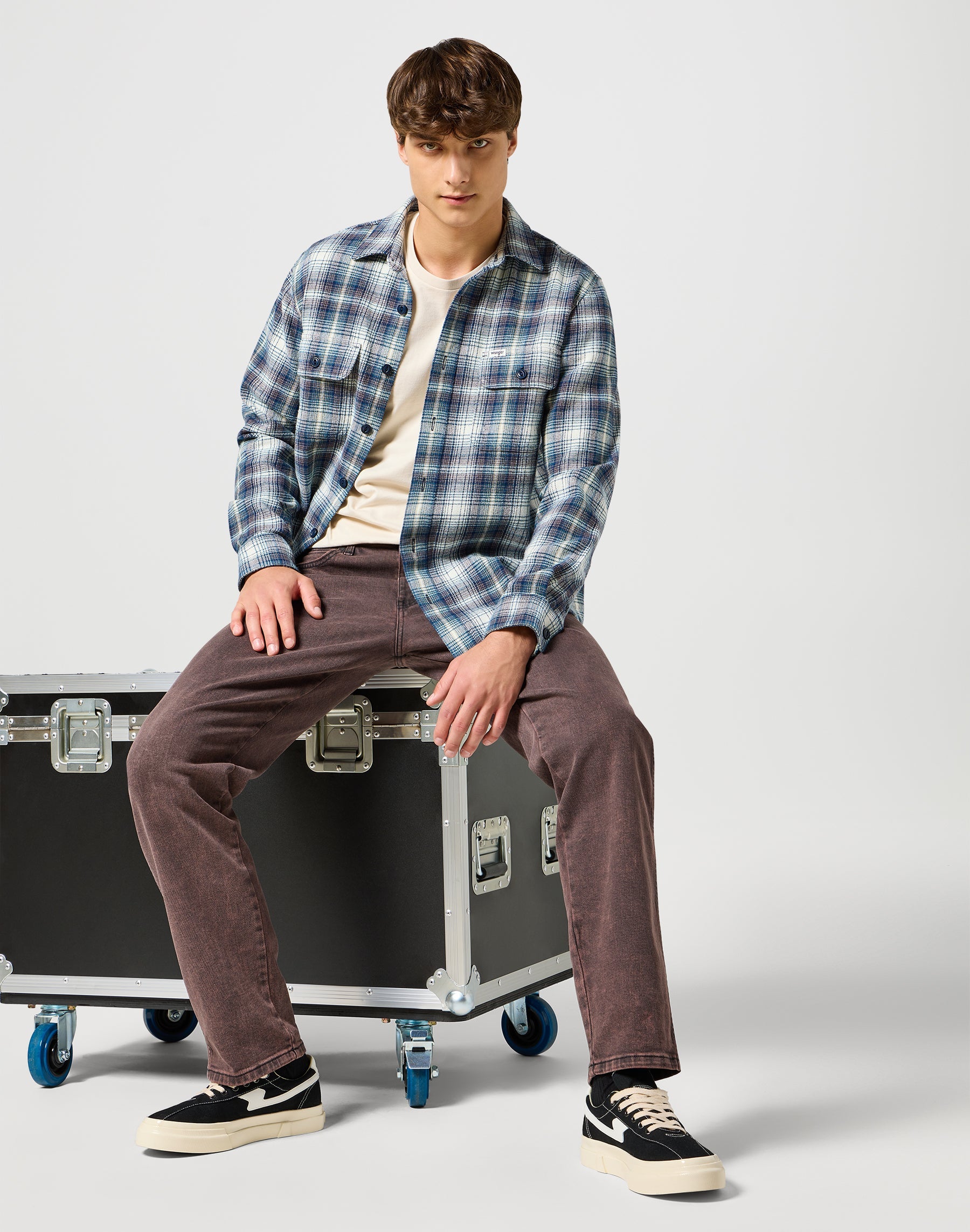 Two Pocket Shirt in Blue Grey Shirts Wrangler