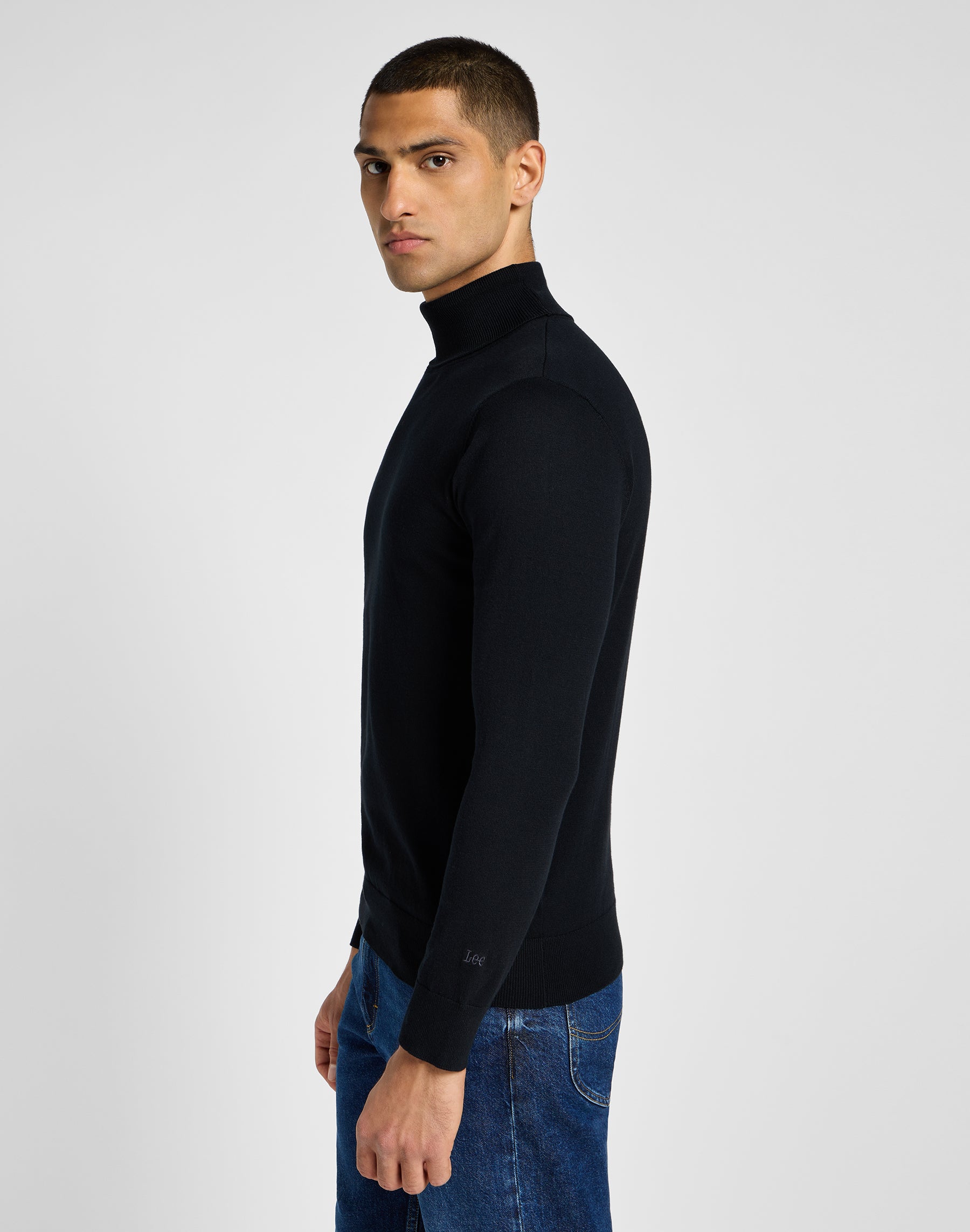 Turtle Neck in Black Sweater Lee