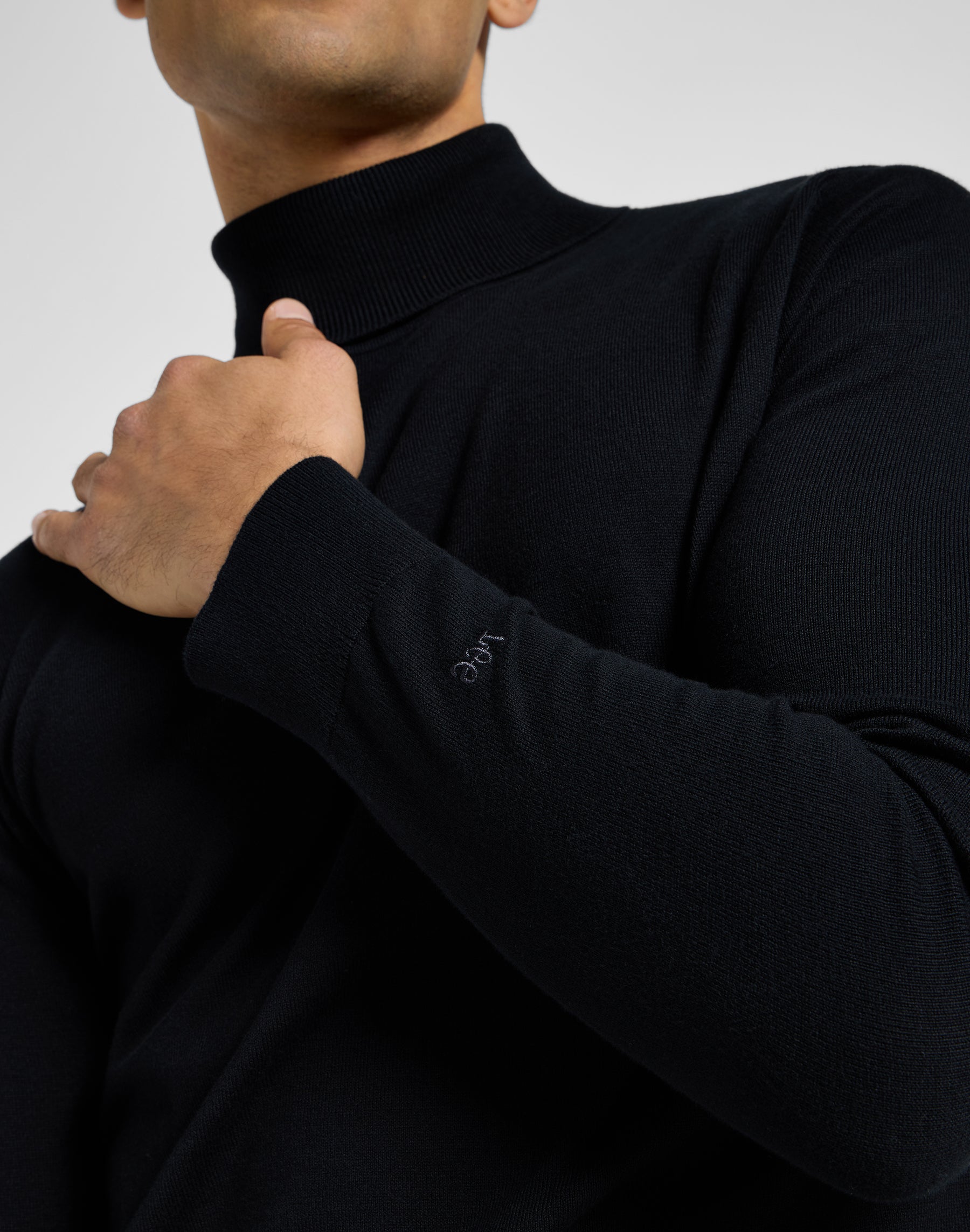 Turtle Neck in Black Sweater Lee