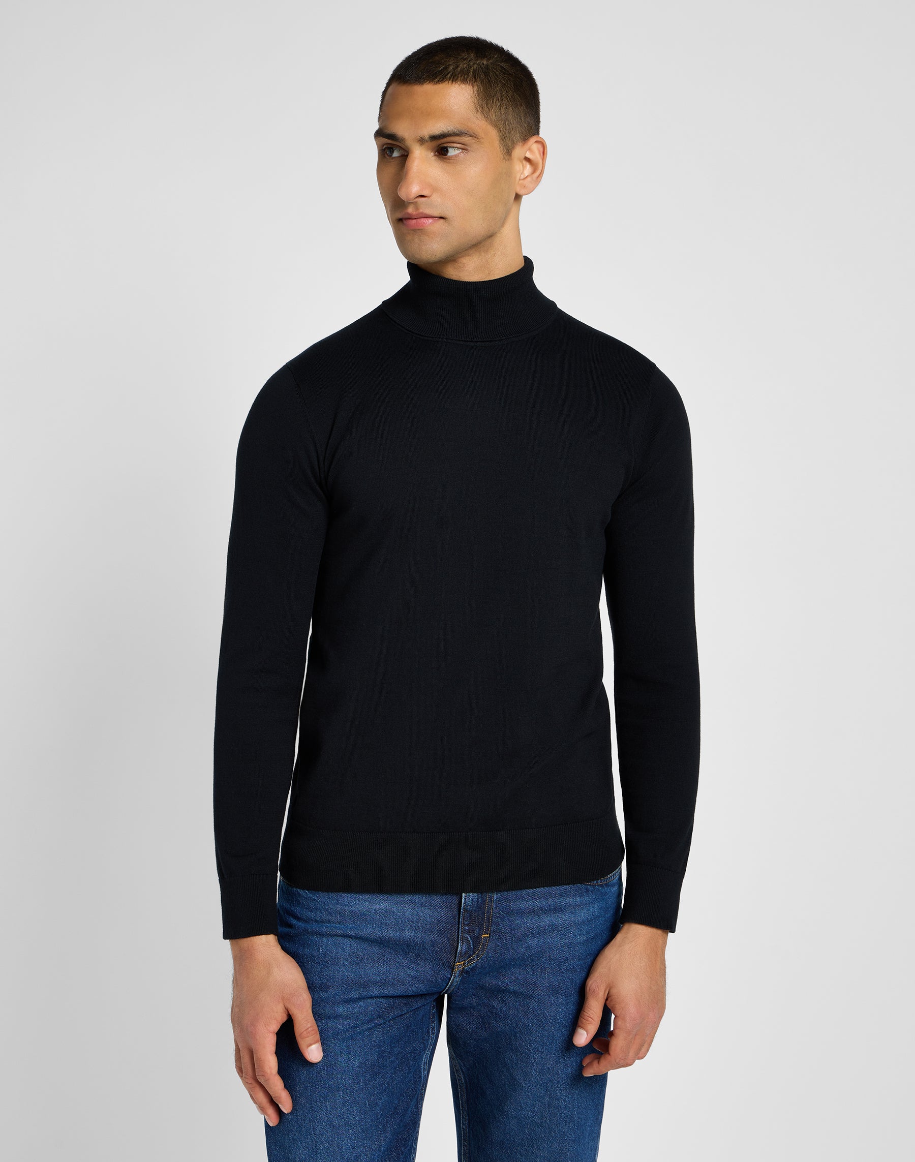 Turtle Neck in Black Sweater Lee