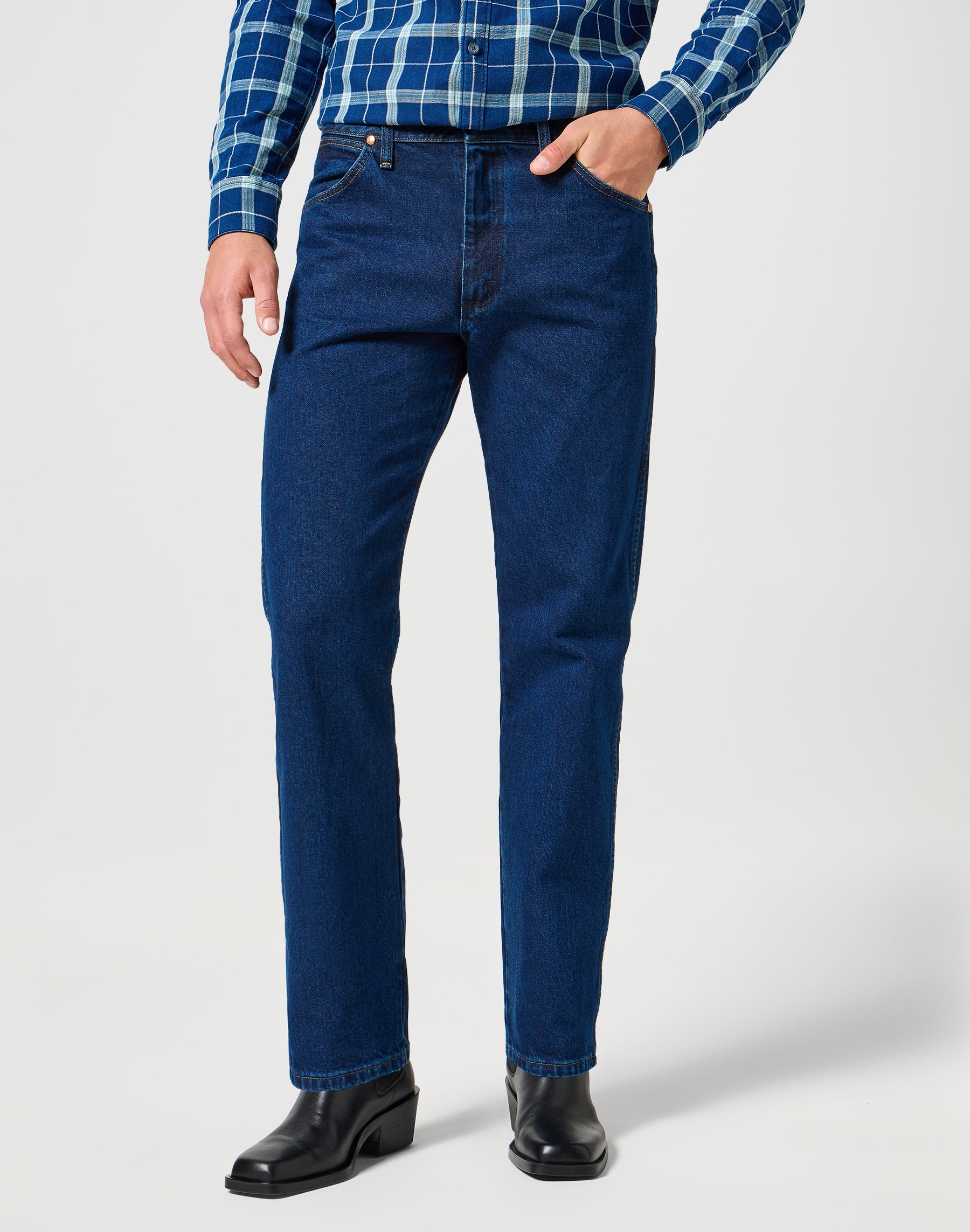 13MWZ in Dark Stone Jeans Wrangler